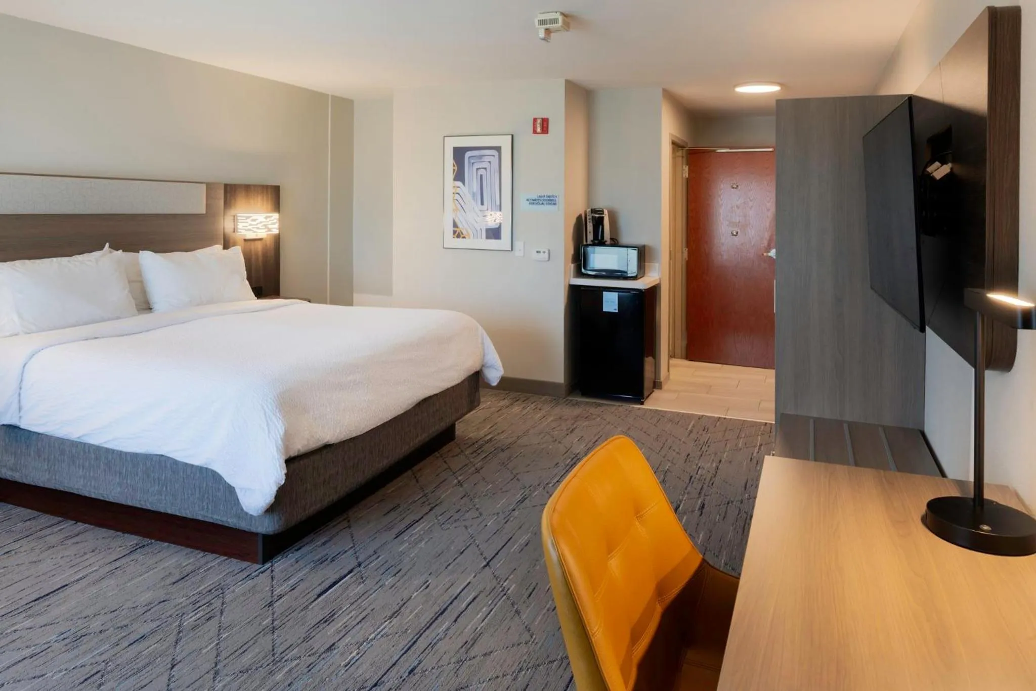 Photo of the whole room, Bed in Holiday Inn Express Hotel & Suites Fort Atkinson by IHG