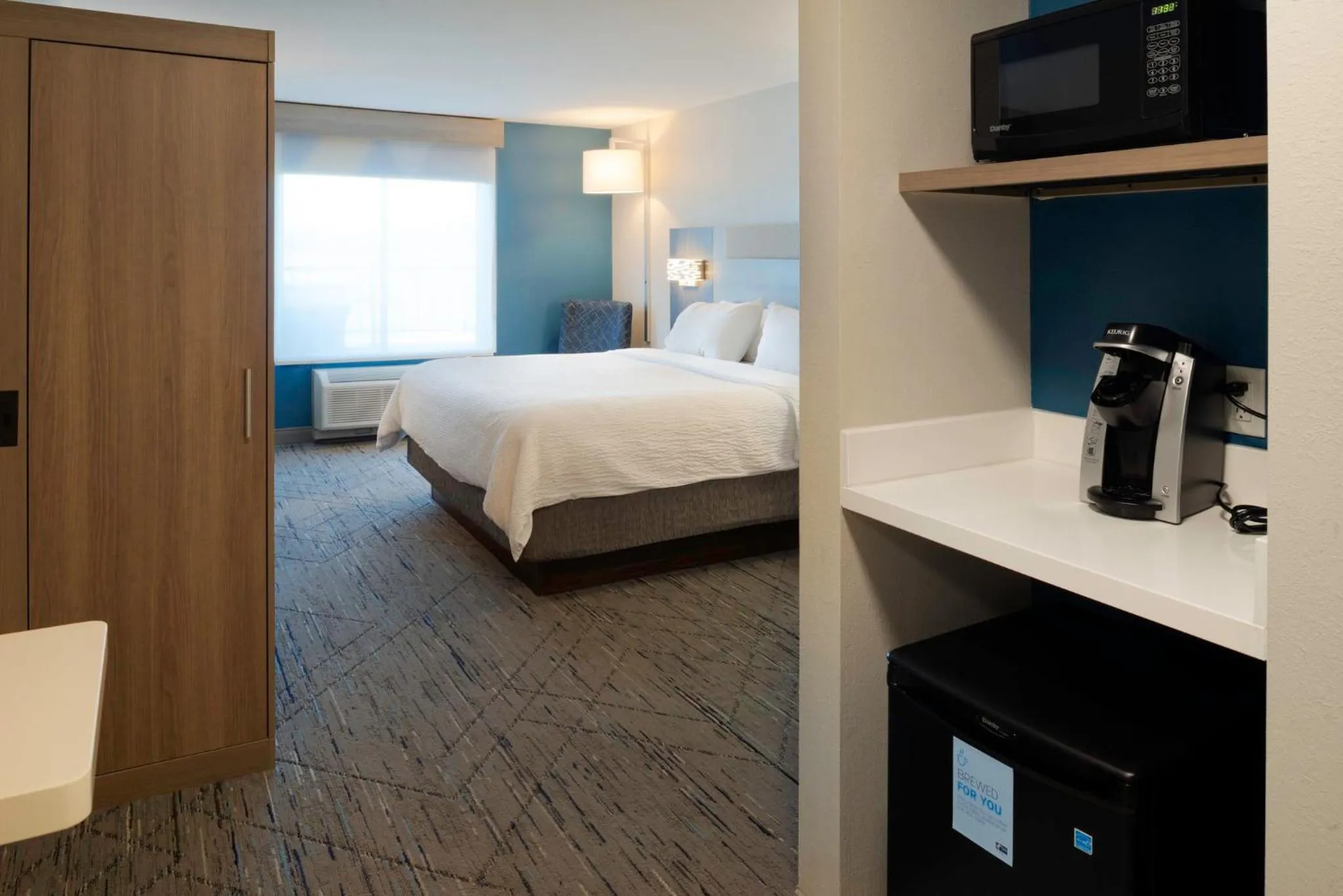 Photo of the whole room, Bed in Holiday Inn Express Hotel & Suites Fort Atkinson by IHG