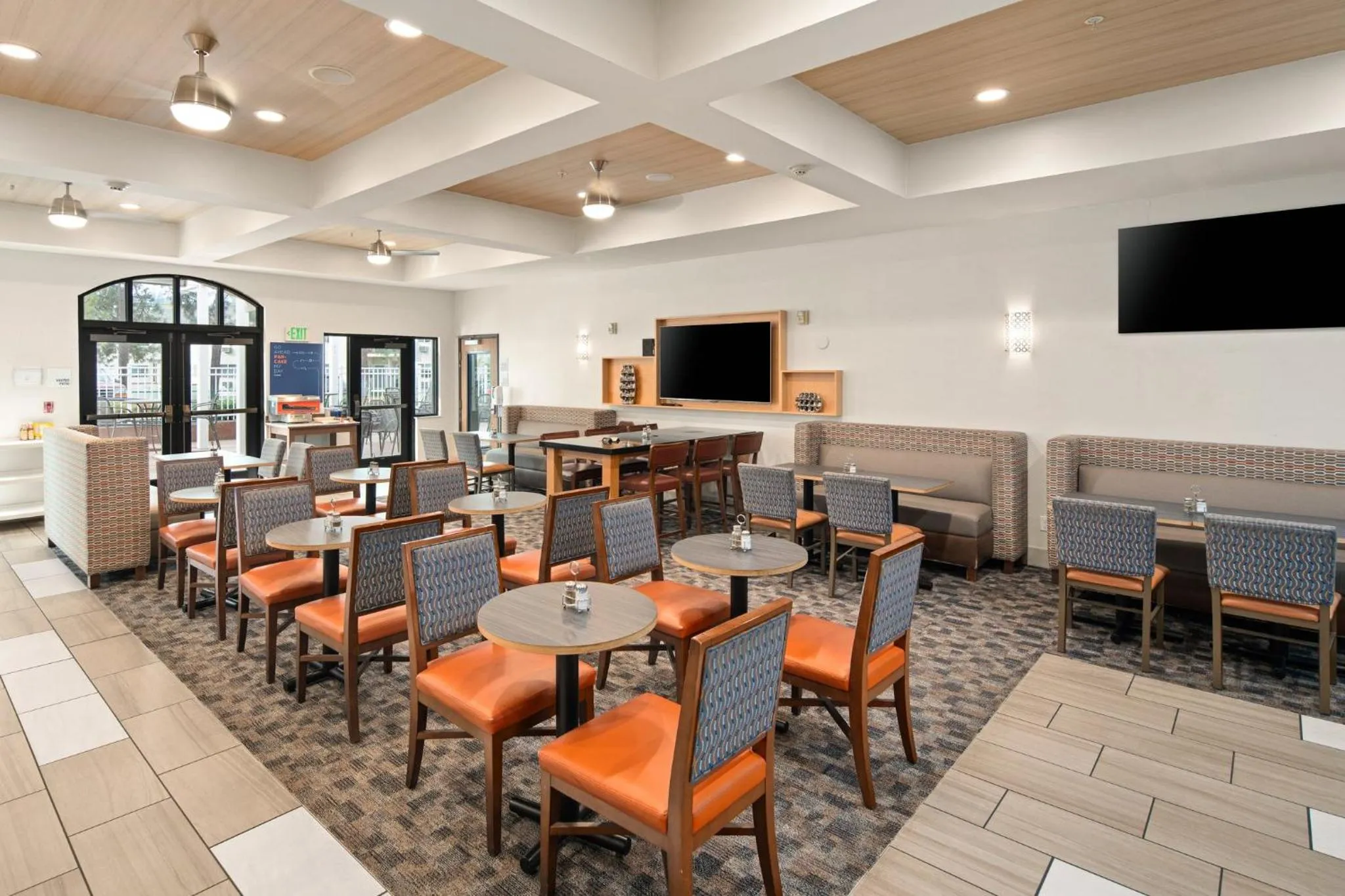 Breakfast in Holiday Inn Express Hotel & Suites Coeur D'Alene I-90 Exit 11 by IHG