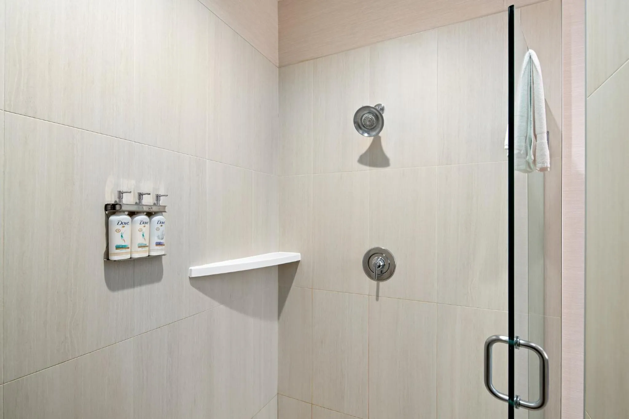 Photo of the whole room in Holiday Inn Express Hotel & Suites Coeur D'Alene I-90 Exit 11 by IHG