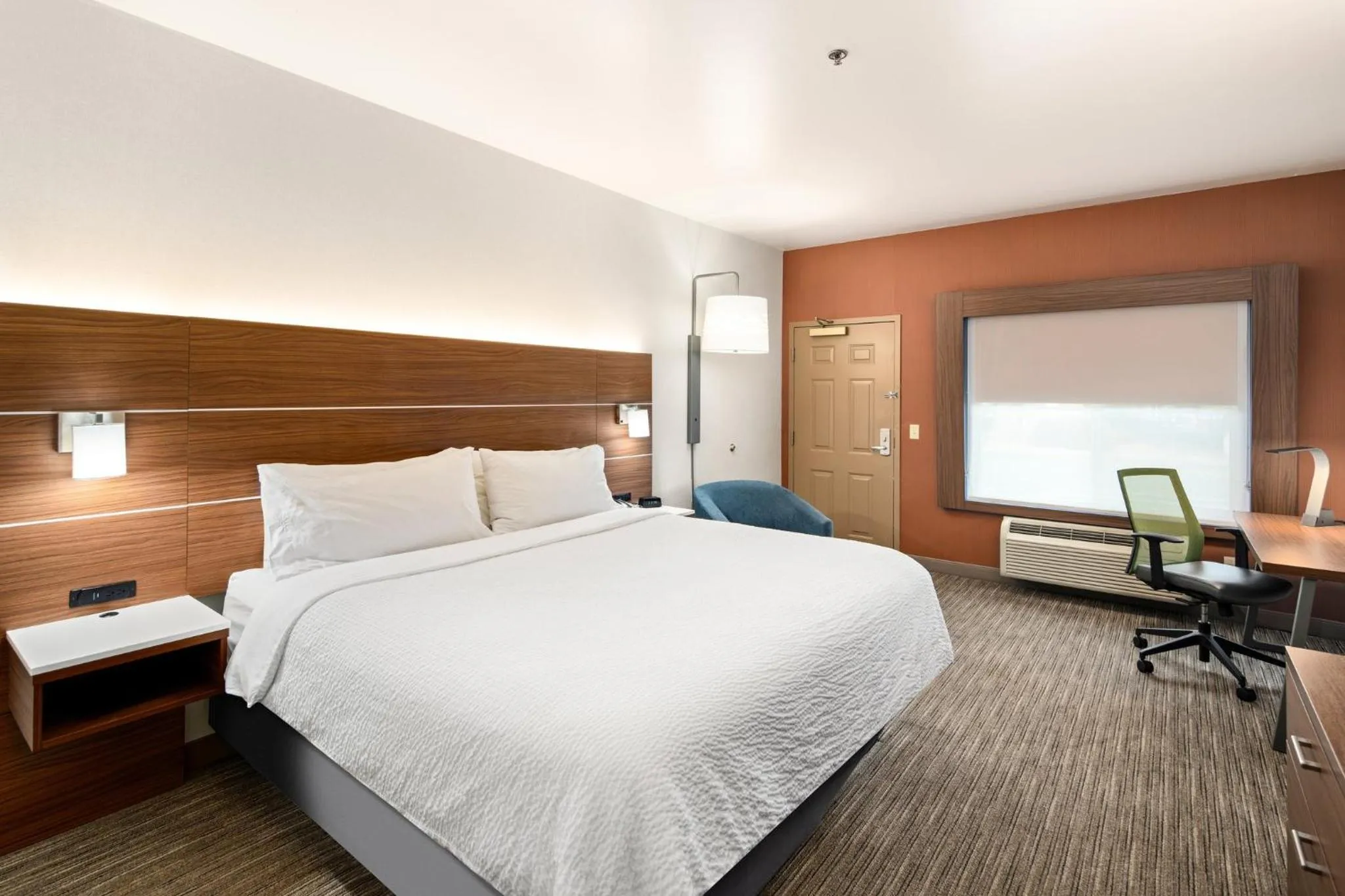 Photo of the whole room, Bed in Holiday Inn Express Hotel & Suites Coeur D'Alene I-90 Exit 11 by IHG