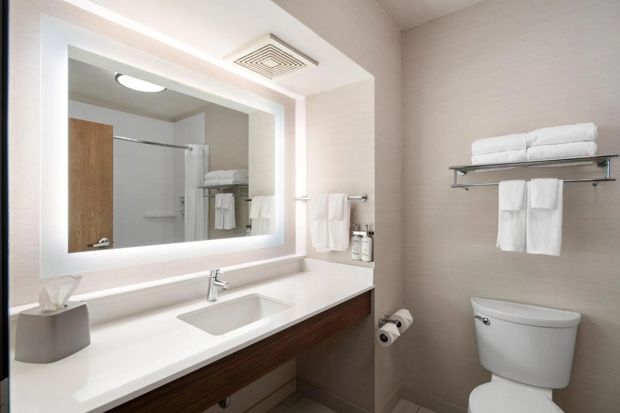 Bathroom in Holiday Inn Express Hotel & Suites Coeur D'Alene I-90 Exit 11 by IHG