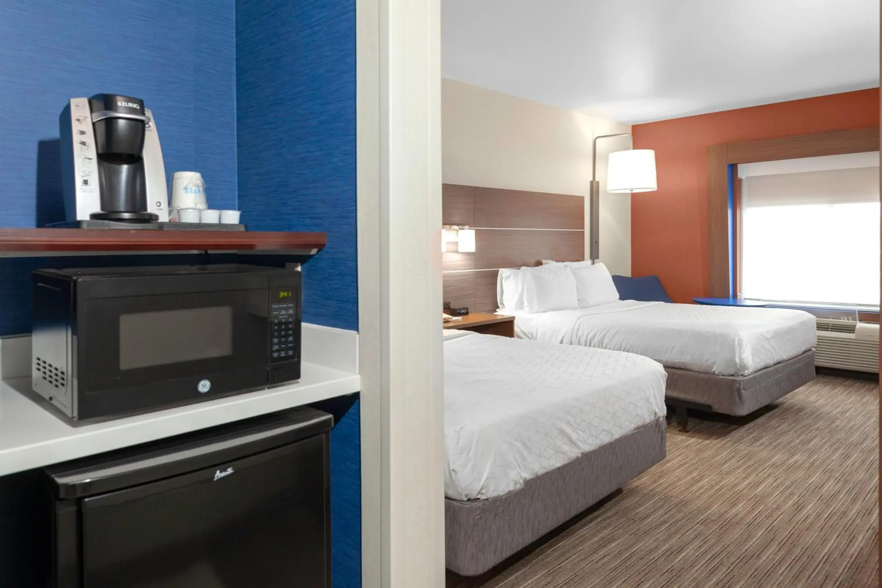 Two Queen Beds Hear Mobility Access Tub - Non-Smoking in Holiday Inn Express Hotel & Suites Coeur D'Alene I-90 Exit 11 by IHG Two Queen Beds Hear Mobility Access Tub - Non-Smoking in Holiday Inn Express Hotel & Suites Coeur D'Alene I-90 Exit 11 by IHG