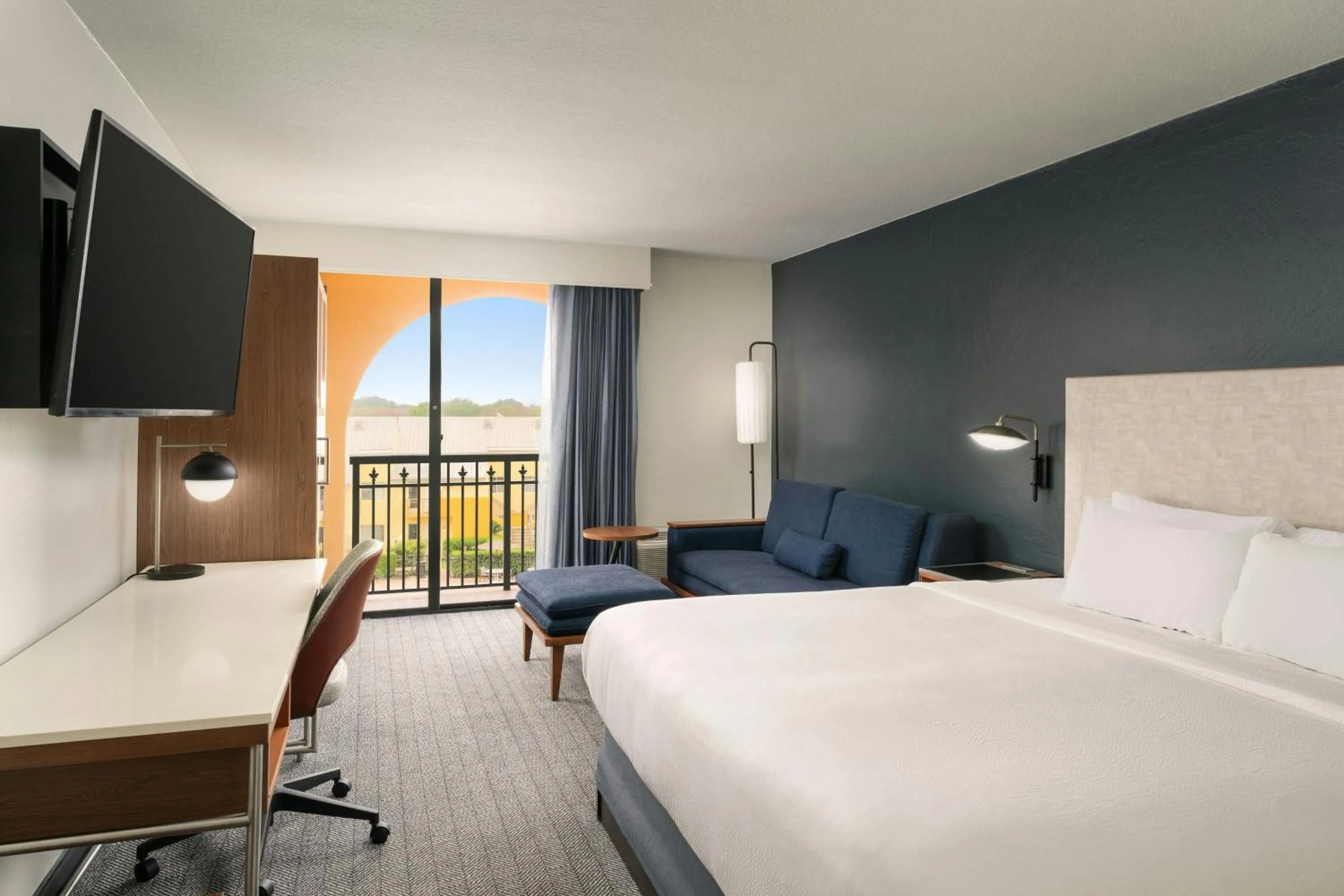 Photo of the whole room, Bed in Courtyard by Marriott Boynton Beach