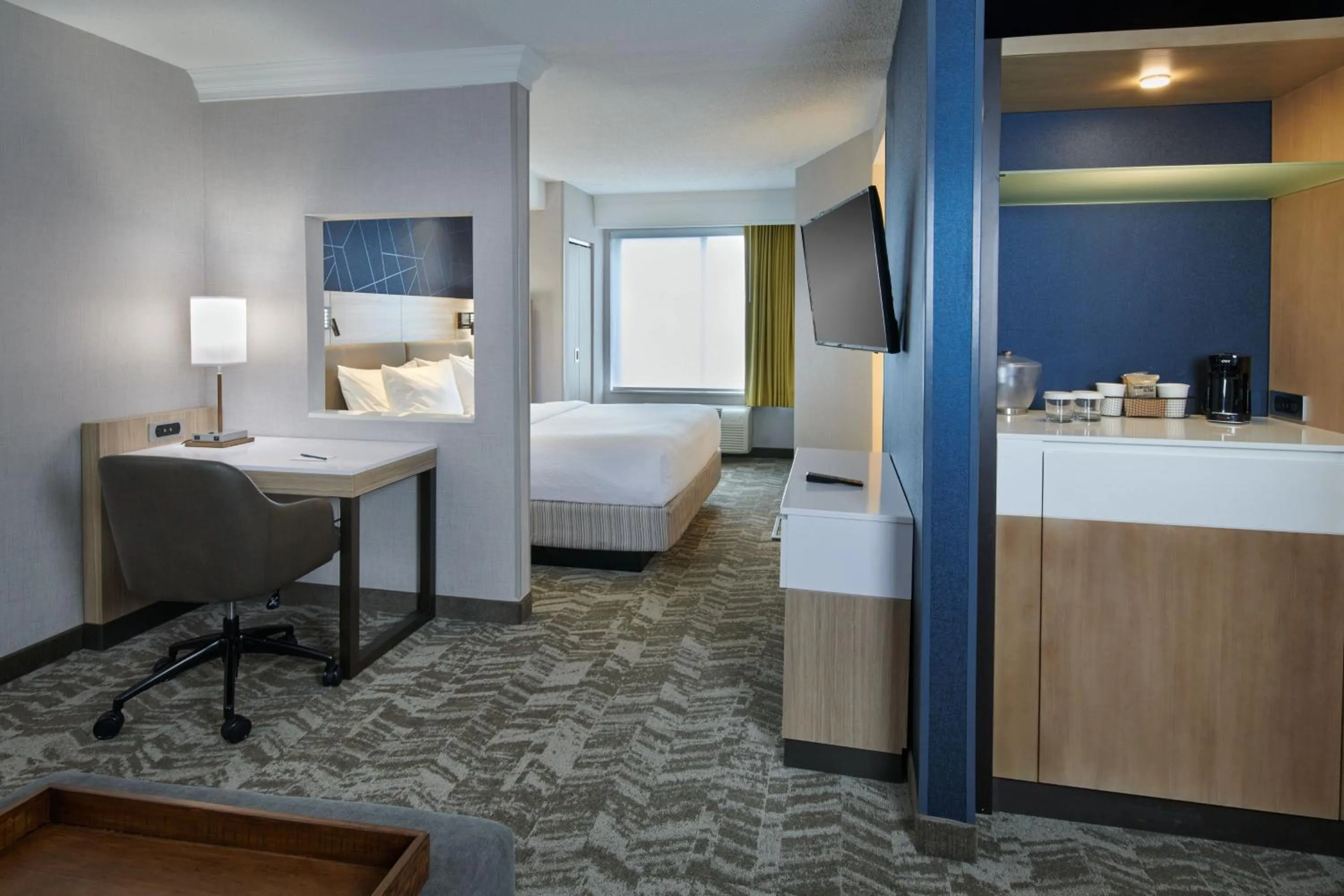 Lounge or bar, Bed in SpringHill Suites Detroit Southfield