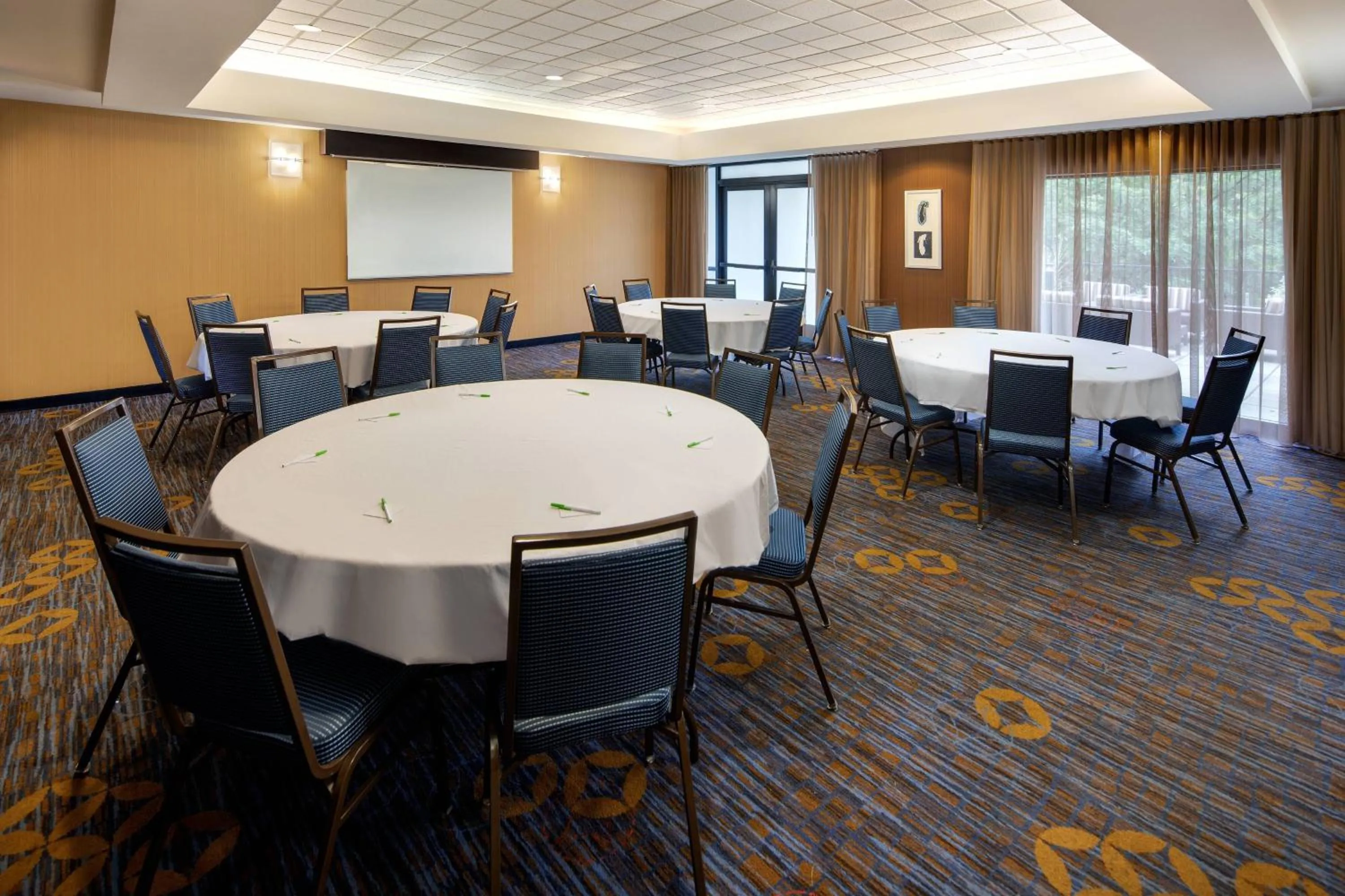 Meeting/conference room in Courtyard Grand Rapids Airport