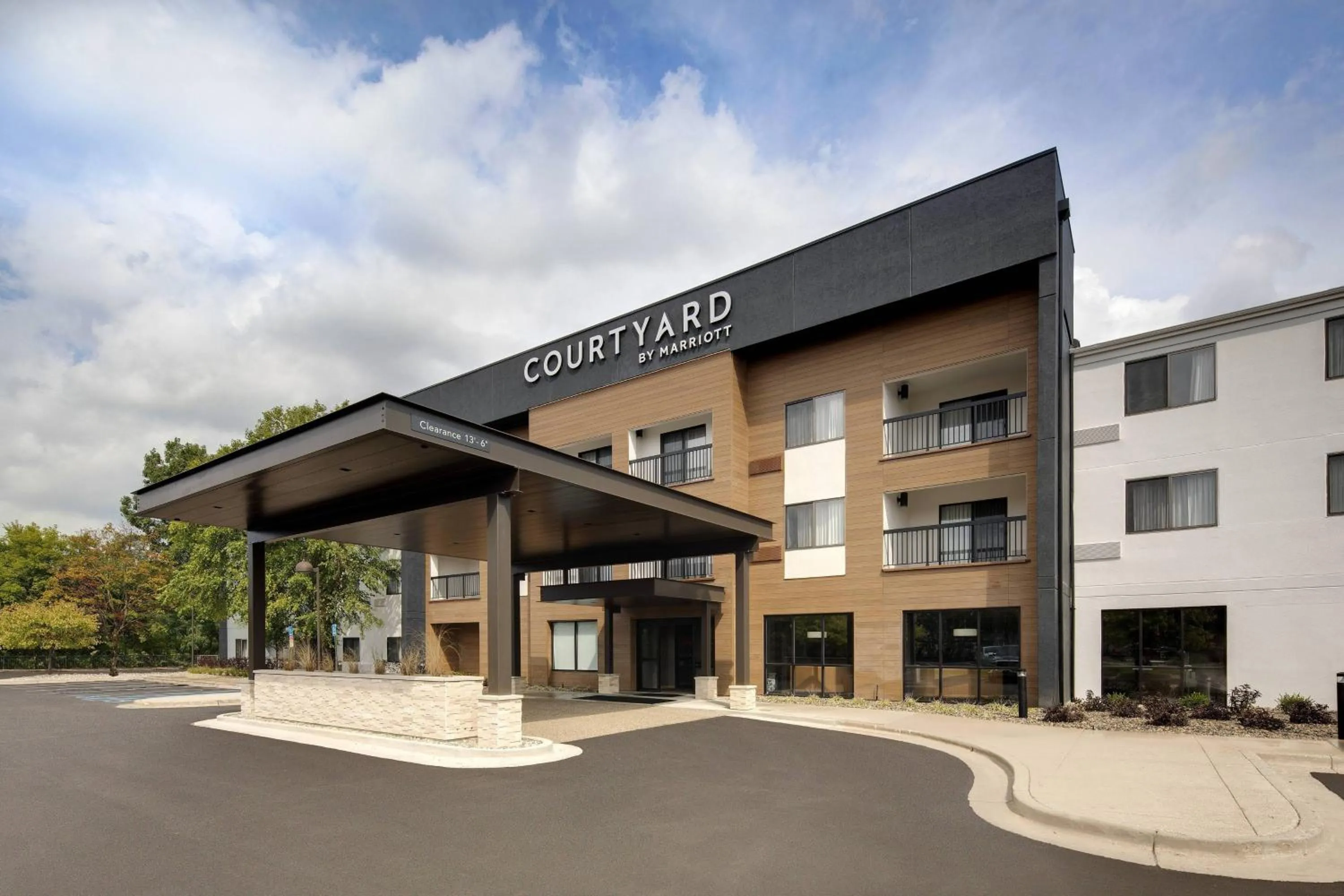 Property building in Courtyard Grand Rapids Airport