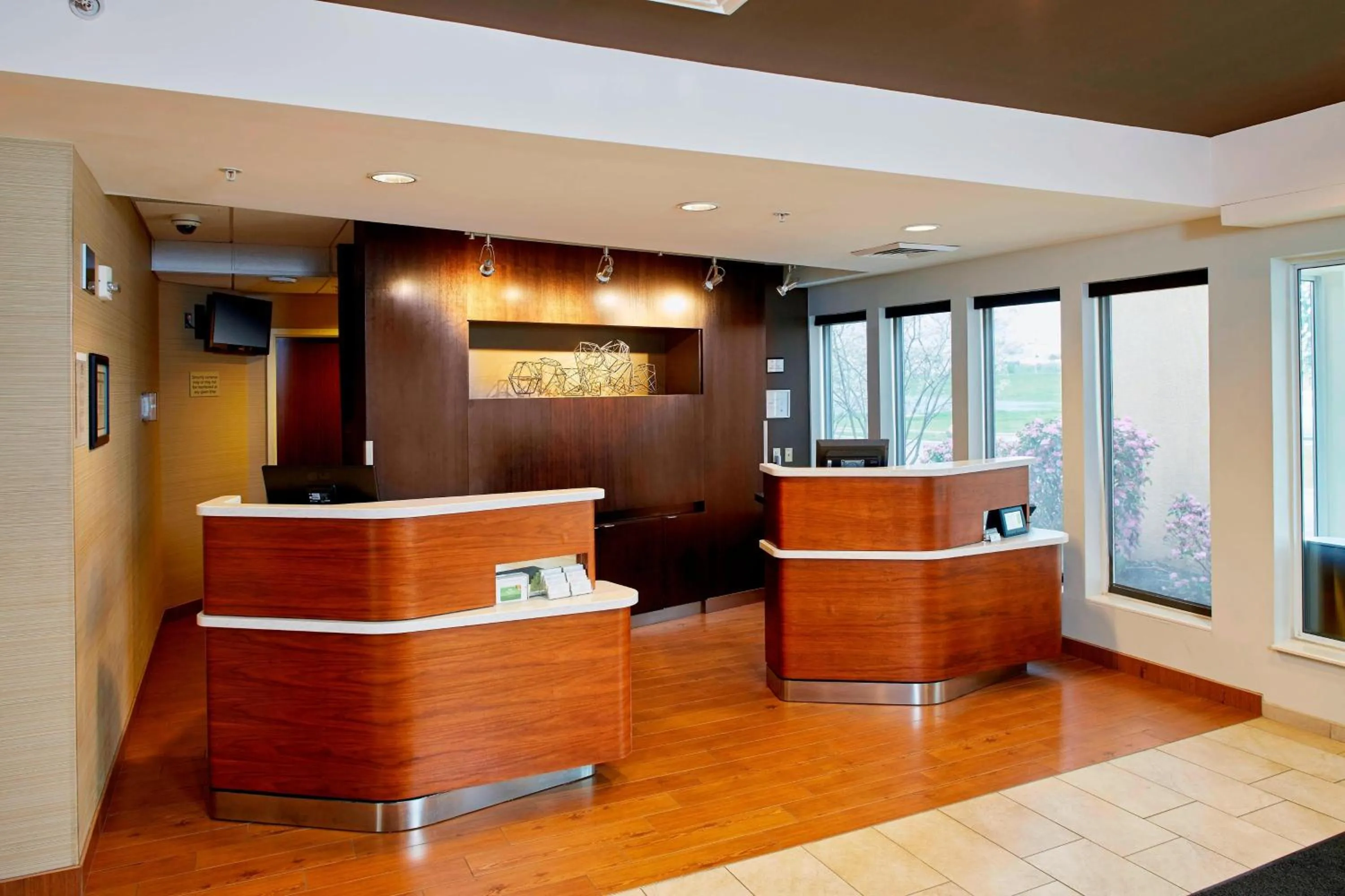 Lobby or reception in Courtyard by Marriott Lansing