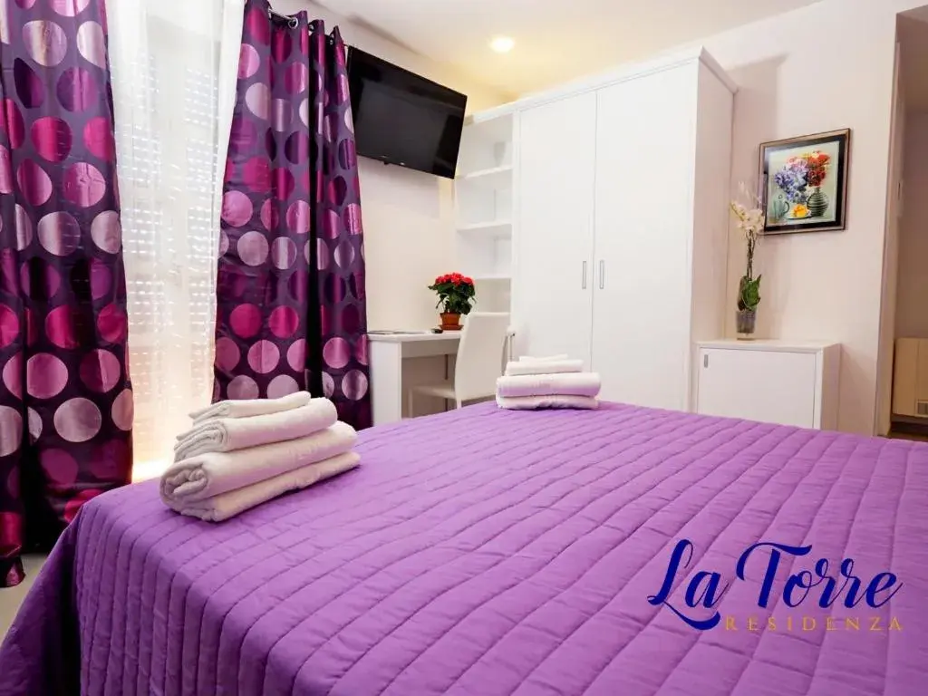Double or Twin Room with Partial Sea View in Residenza La Torre Double or Twin Room with Partial Sea View in Residenza La Torre