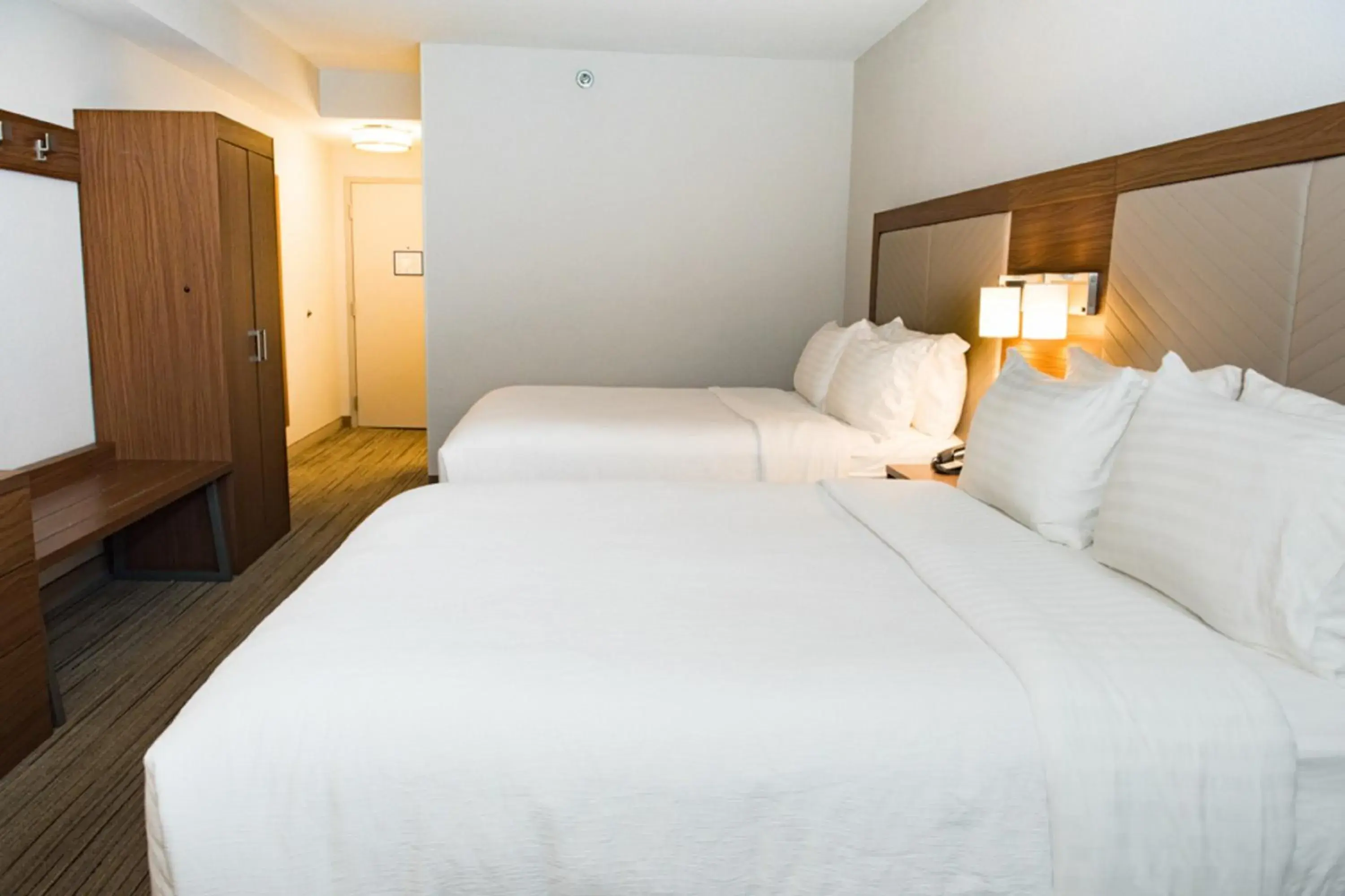 Photo of the whole room, Bed in Holiday Inn Express Pascagoula-Moss Point by IHG Photo of the whole room, Bed in Holiday Inn Express Pascagoula-Moss Point by IHG