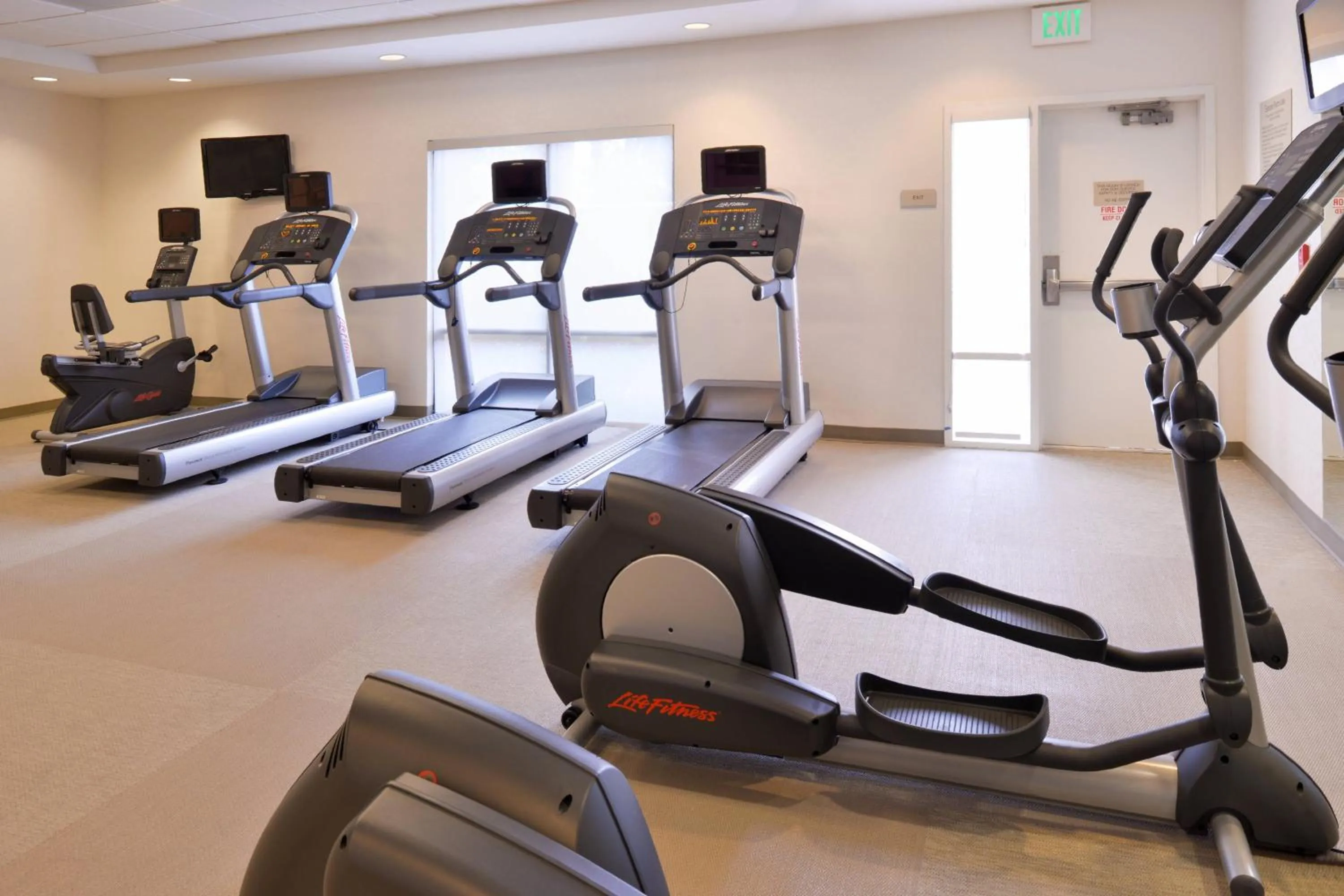 Fitness centre/facilities in SpringHill Suites by Marriott Corona Riverside