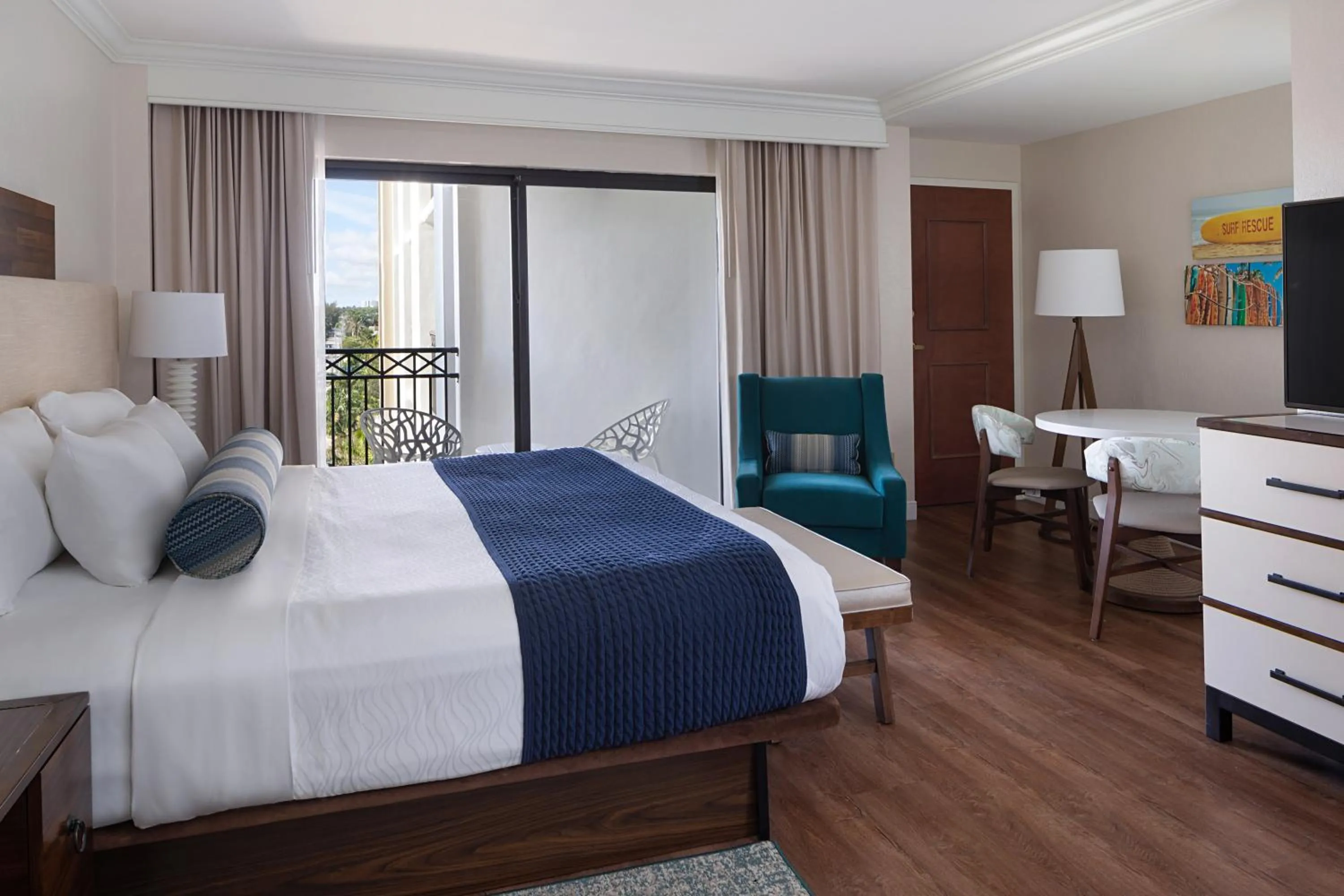 Bedroom, Bed in The Atlantic Suites on the Ave