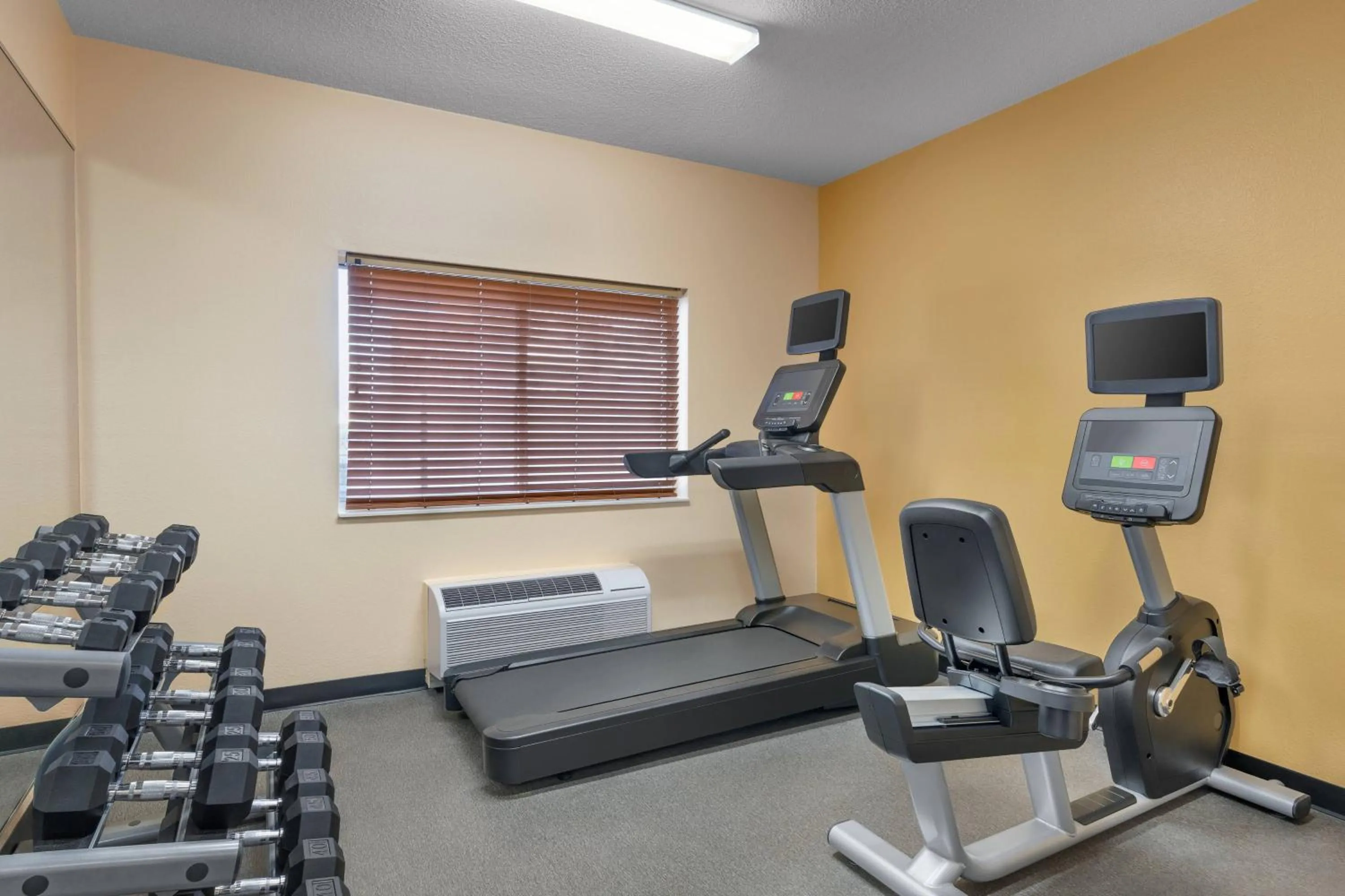 Fitness centre/facilities in Fairfield Inn by Marriott Deptford