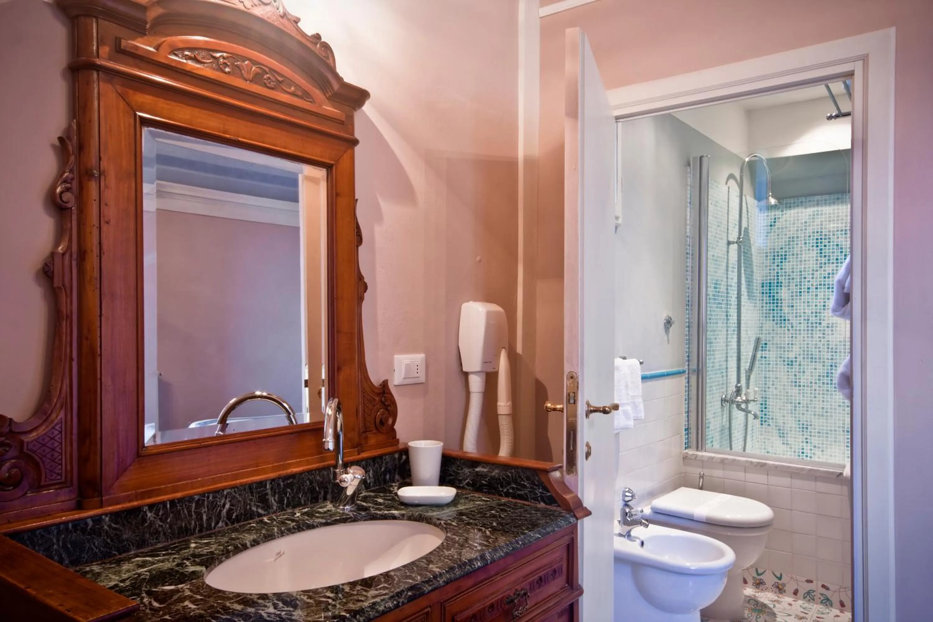 Shower in Hotel Palazzo Guadagni