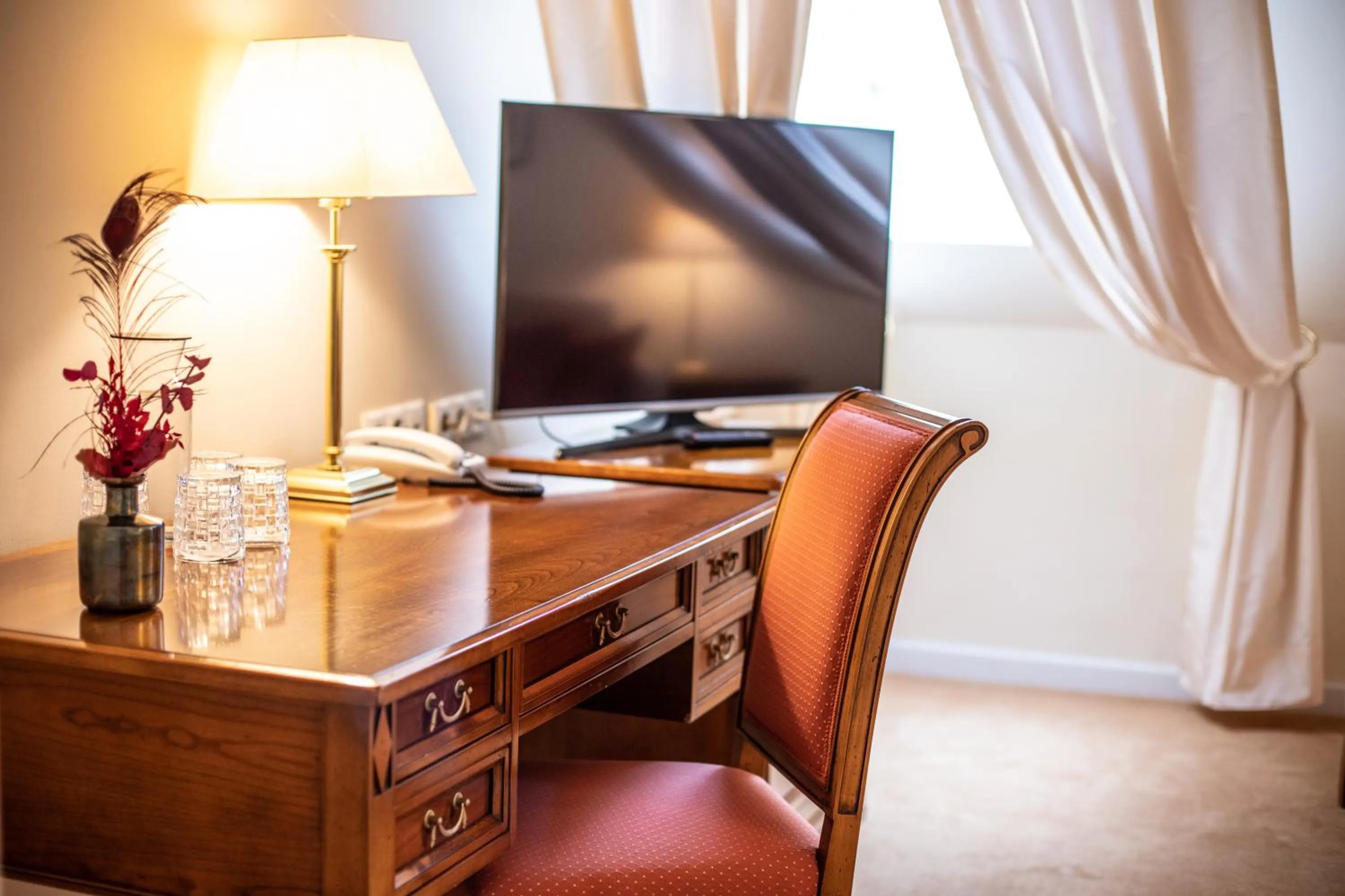 TV and multimedia in Altstadthotel Messerschmitt