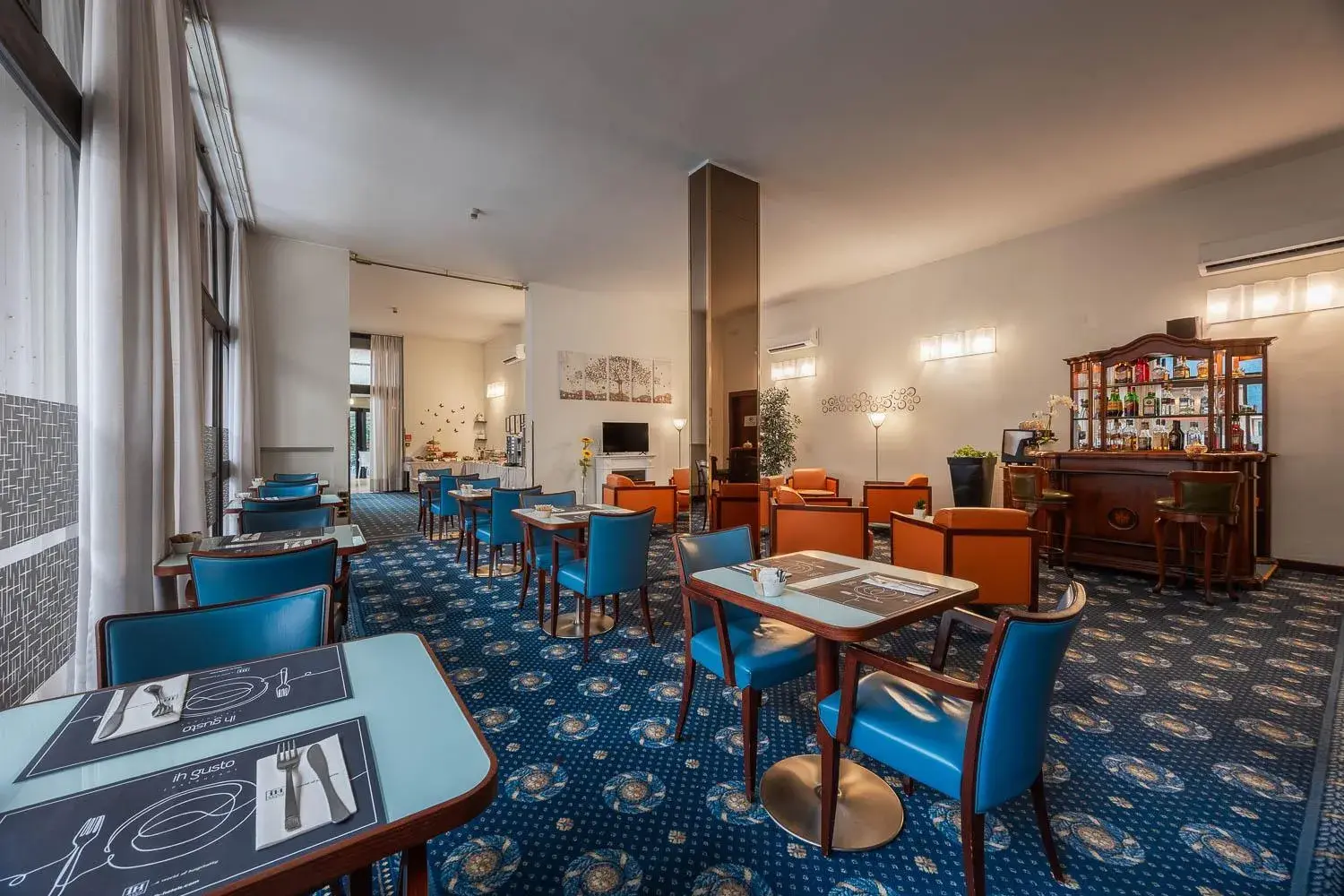 Breakfast in iH Hotels Milano Eur - Trezzano sul Naviglio Breakfast in iH Hotels Milano Eur - Trezzano sul Naviglio