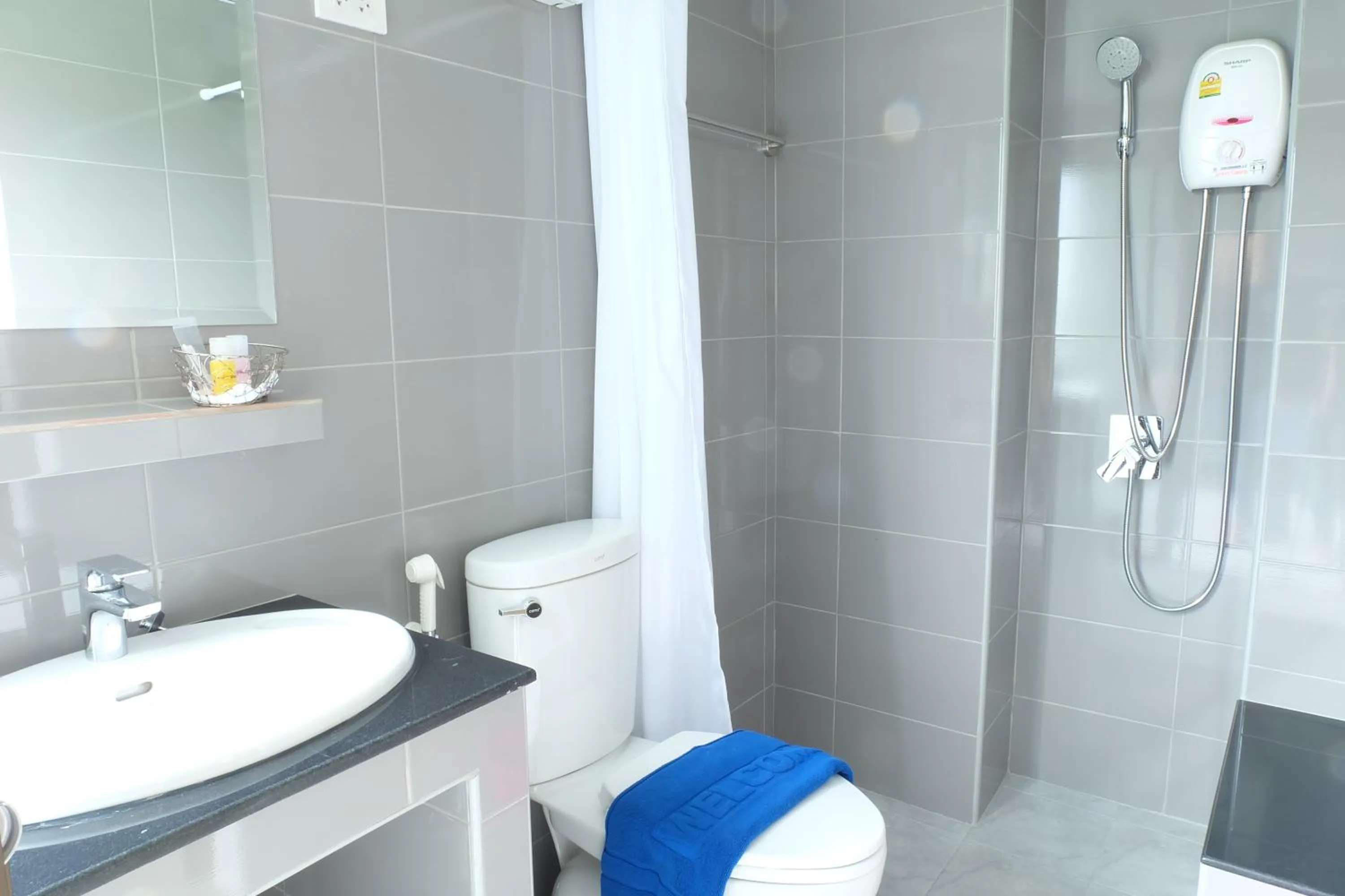 Shower in Sunny Residence