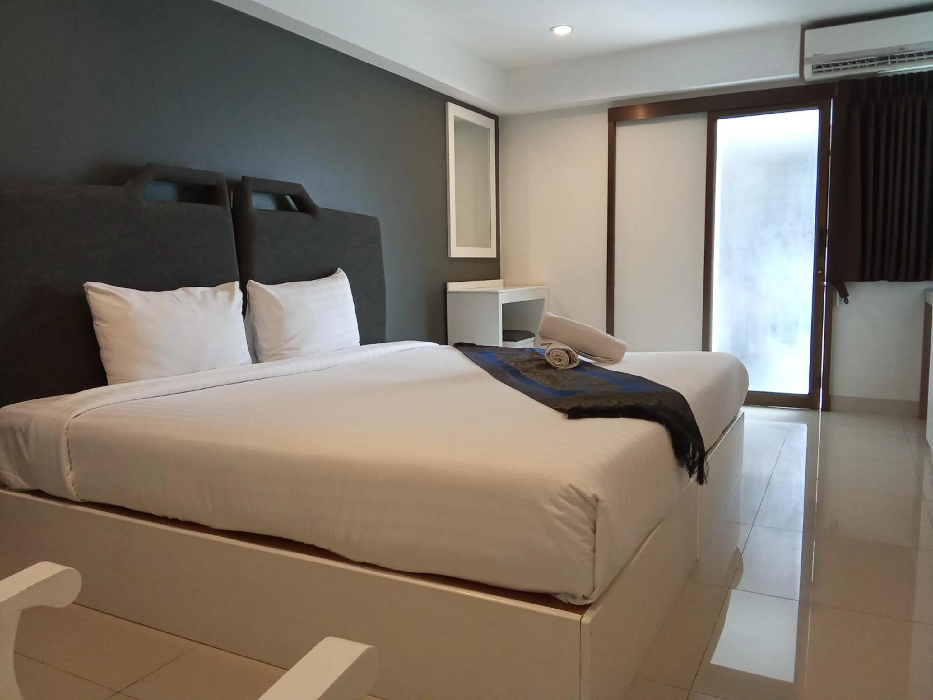 Bed in Sunny Residence