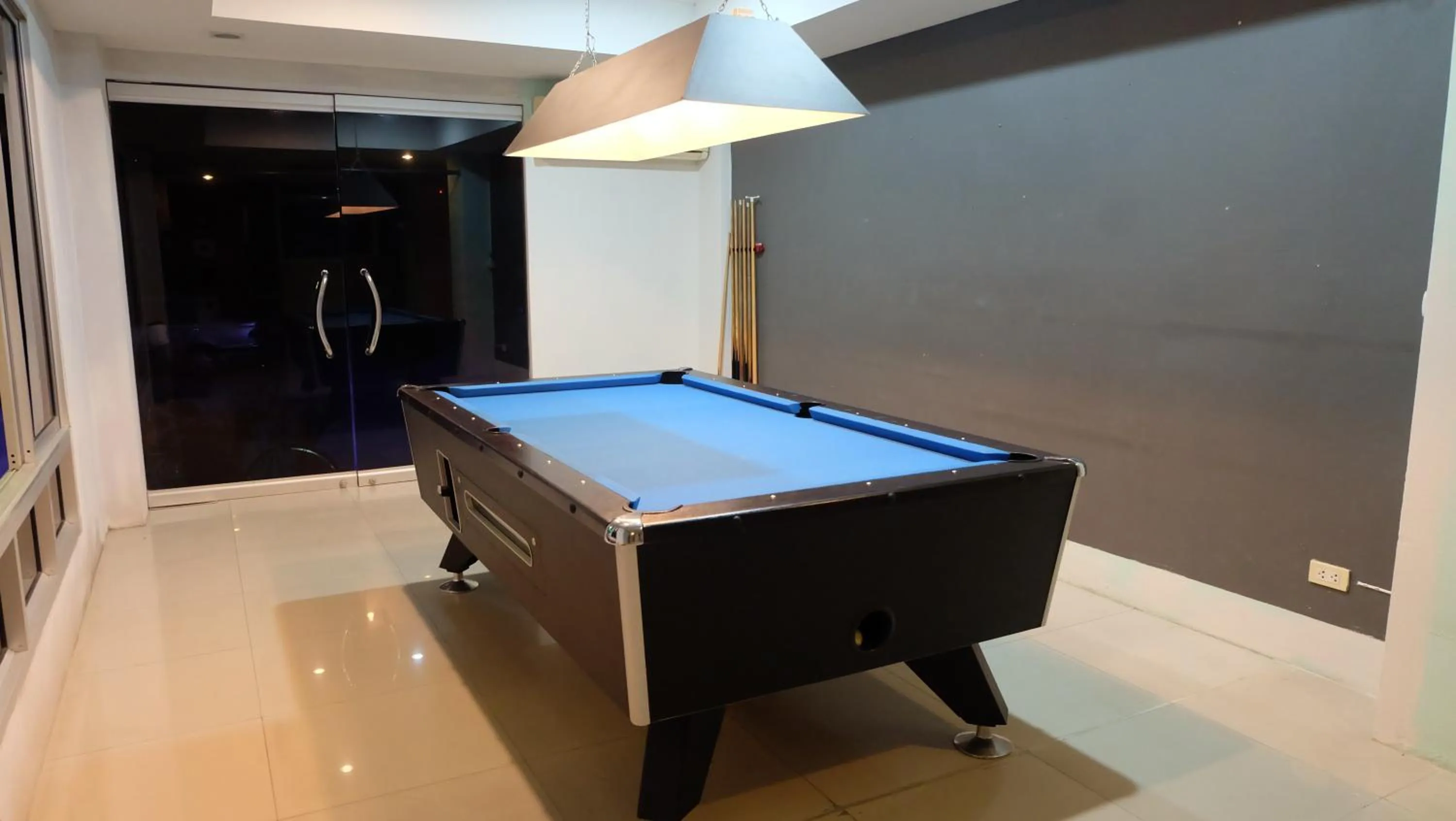 Billiard in Sunny Residence