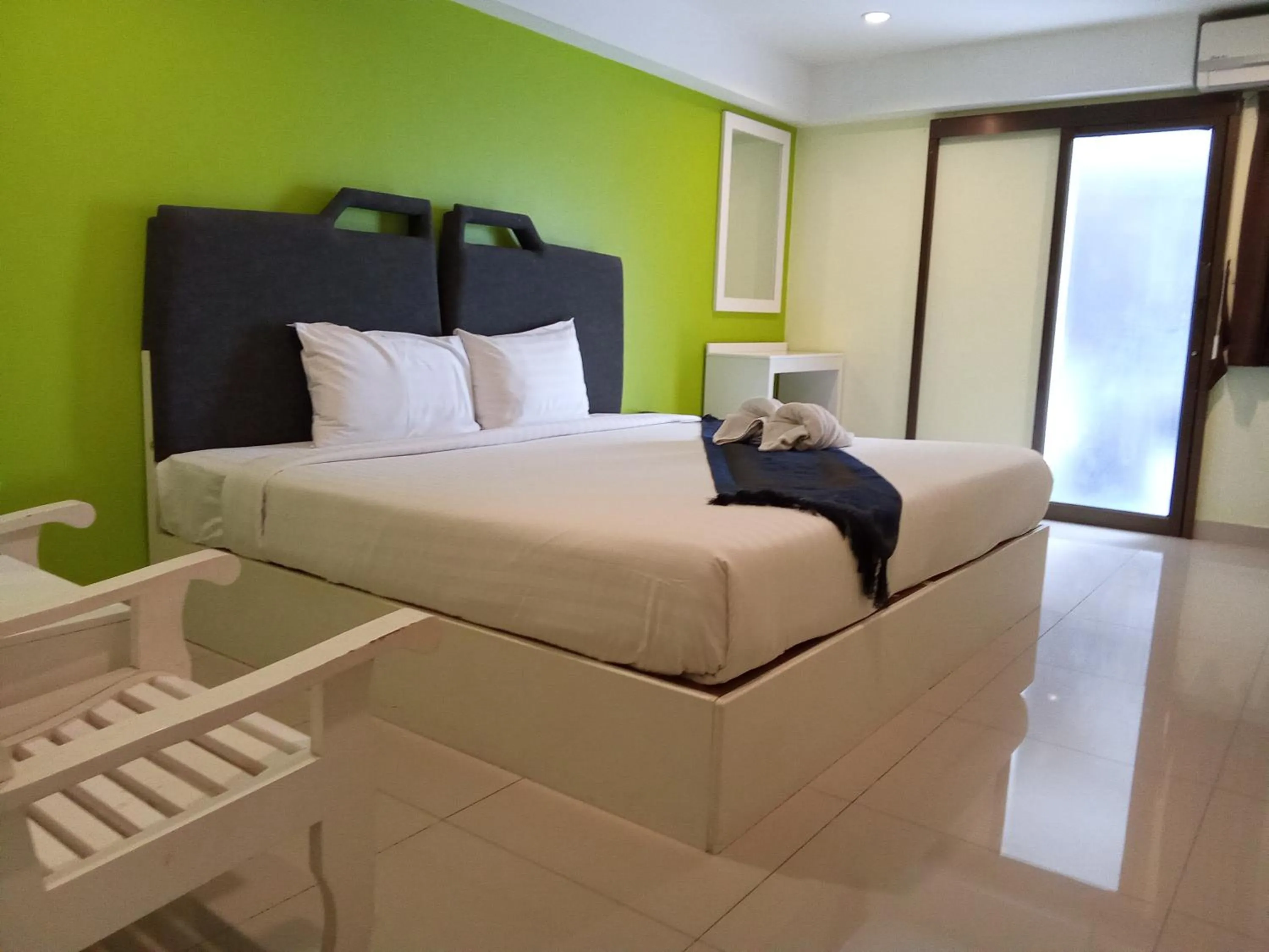 Photo of the whole room, Bed in Sunny Residence