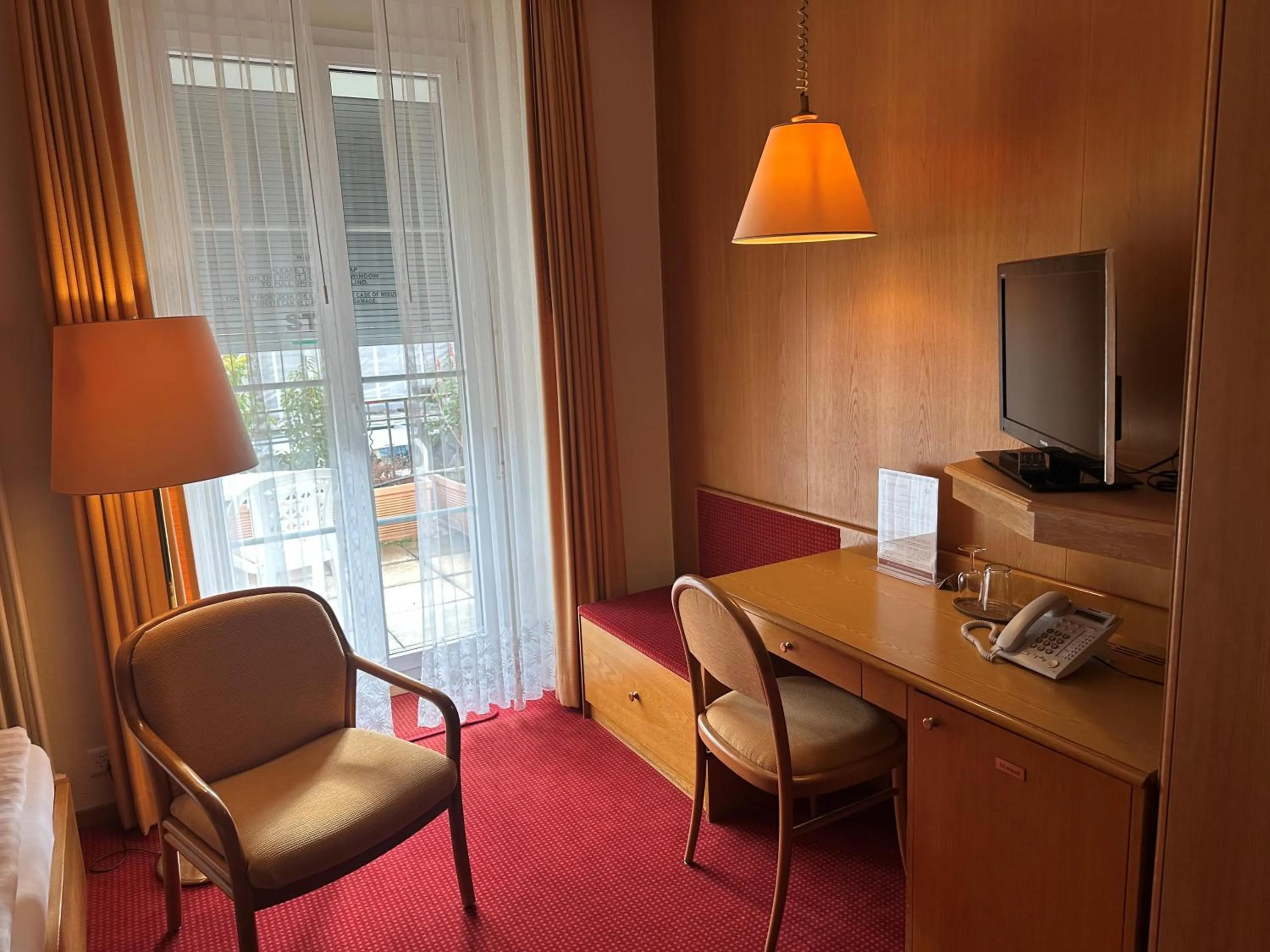 TV and multimedia in Elite