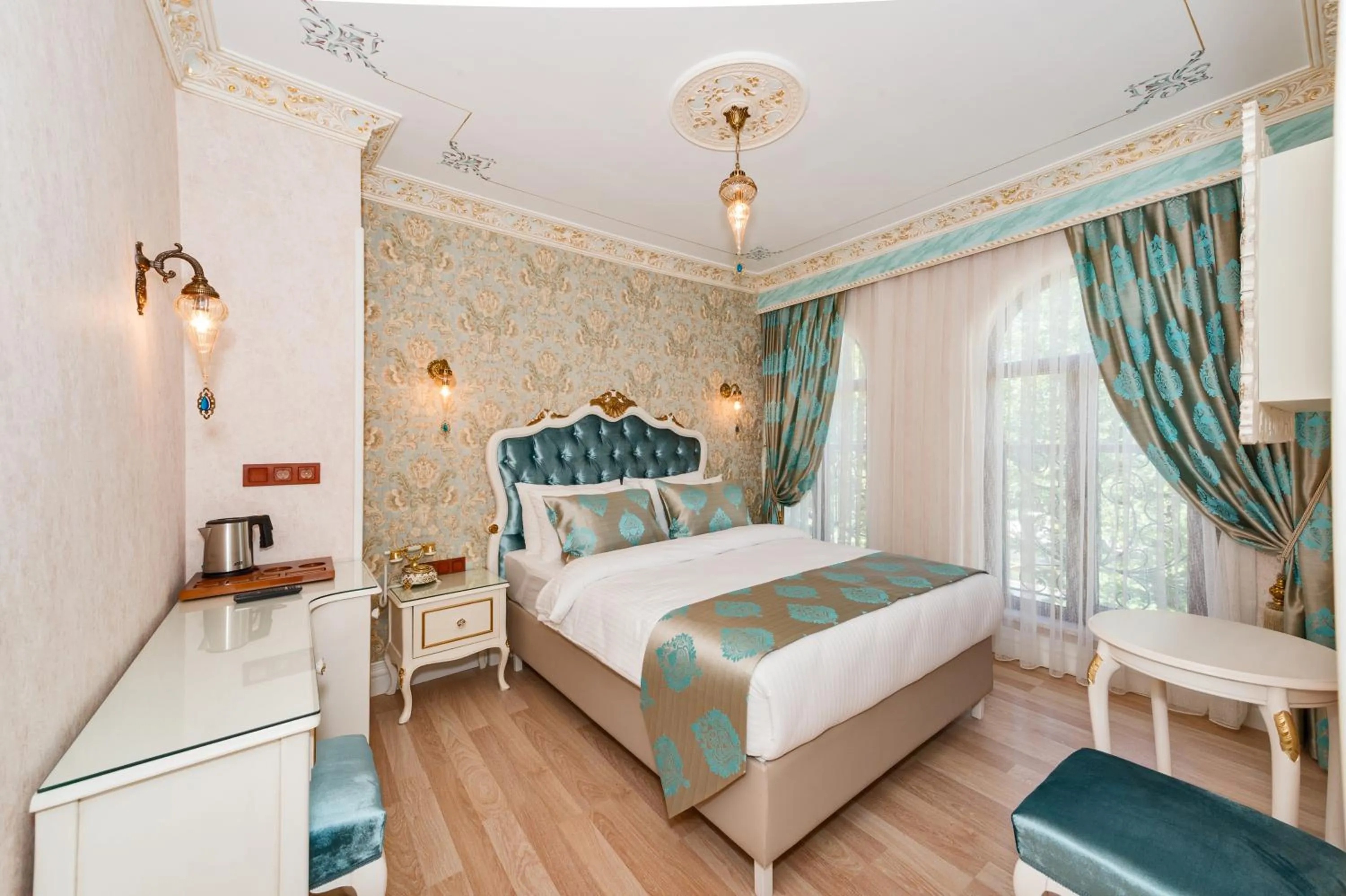 Summer, Bed in Hotel 1453