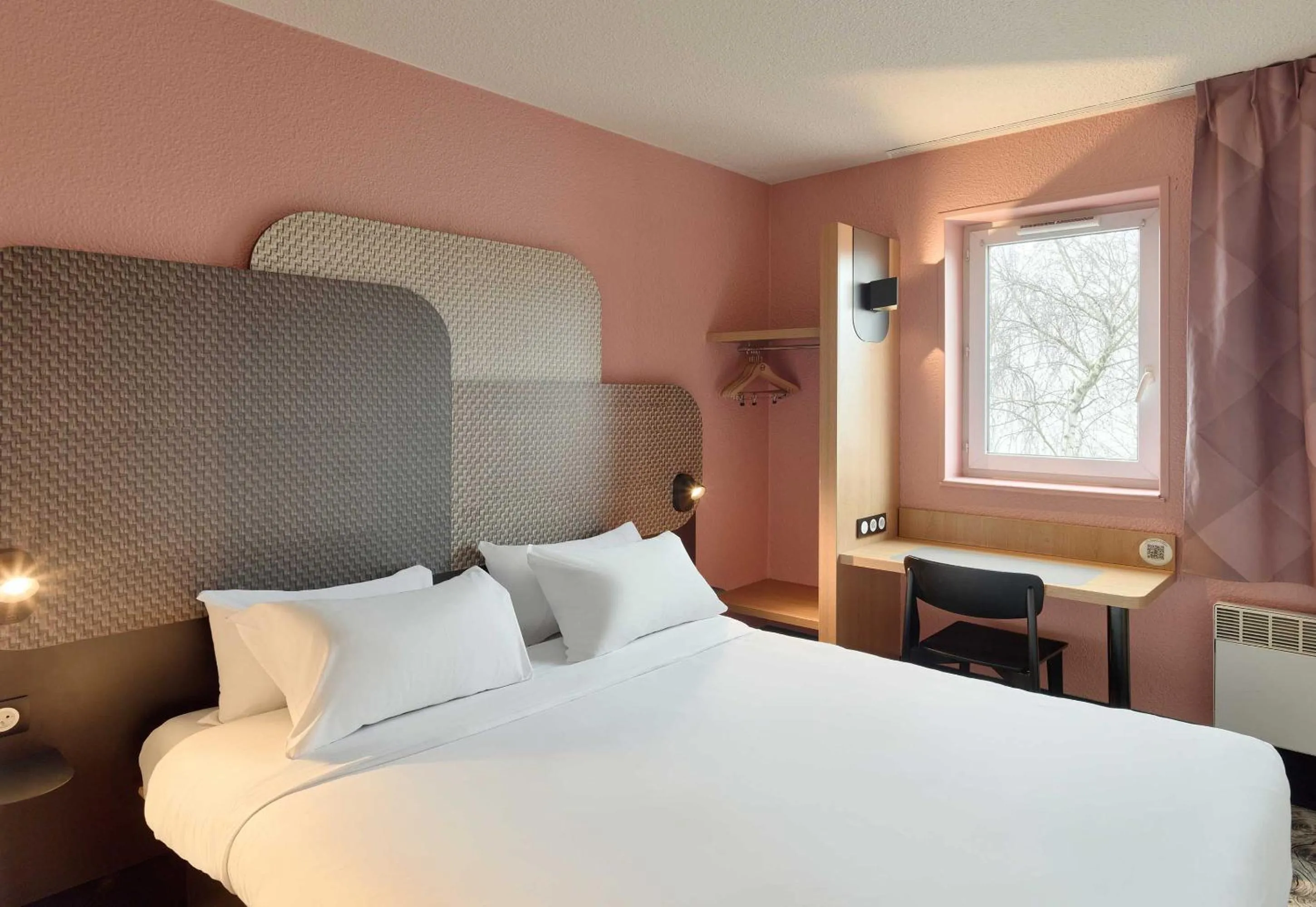 Bedroom, Bed in B&B HOTEL Noisy-le-Grand