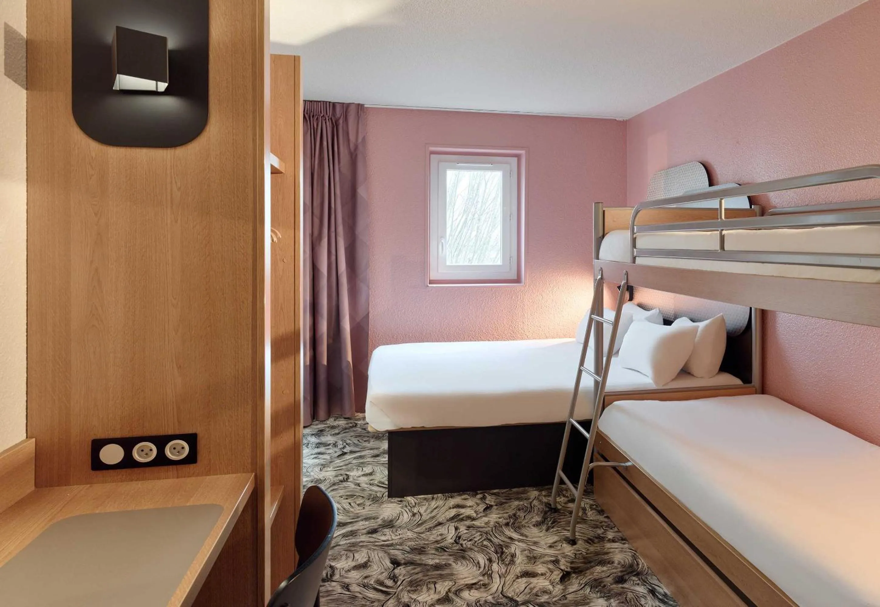 Bedroom, Bed in B&B HOTEL Noisy-le-Grand