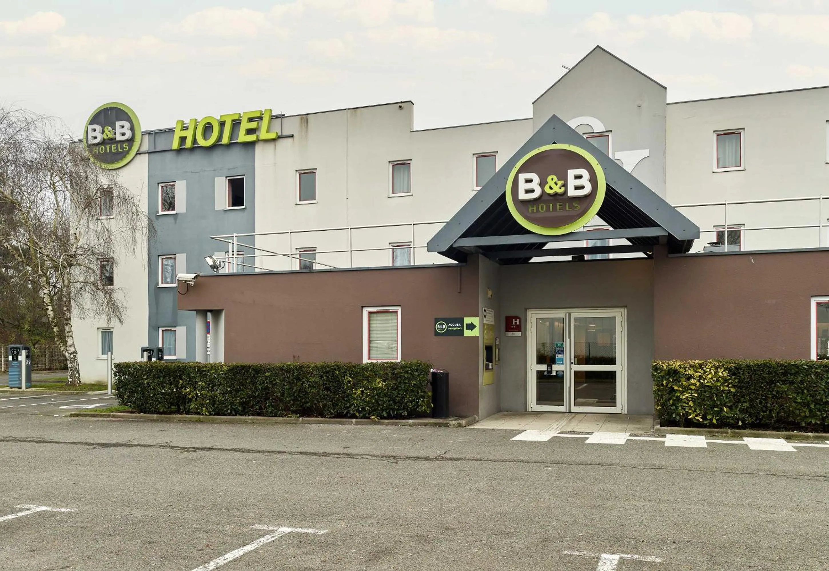 Property building in B&B HOTEL Noisy-le-Grand