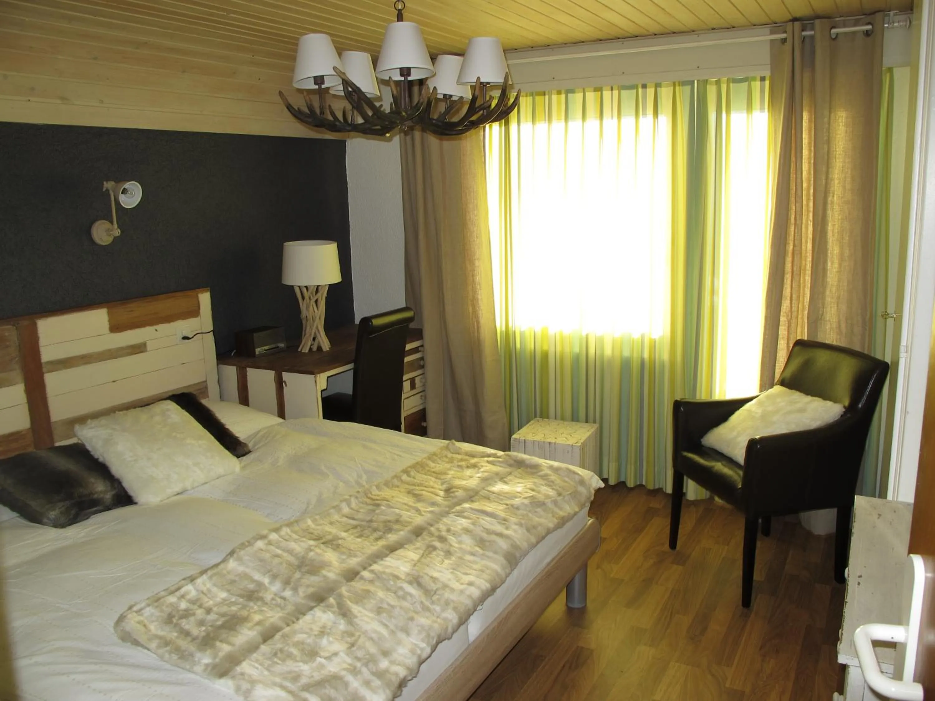 Day, Bed in Hotel du Lac