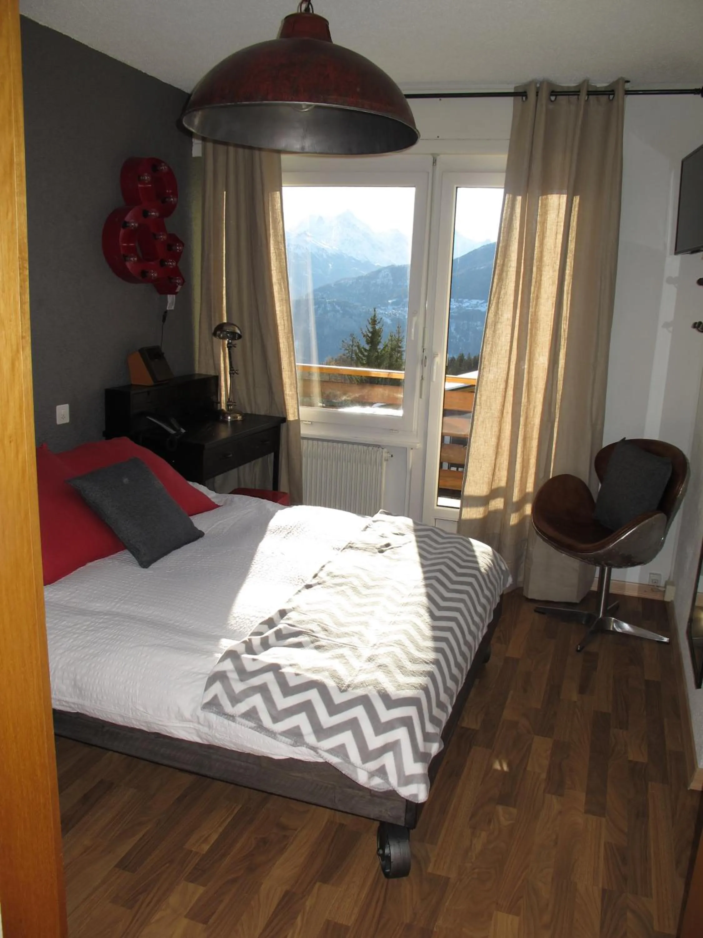 Day, Bed in Hotel du Lac