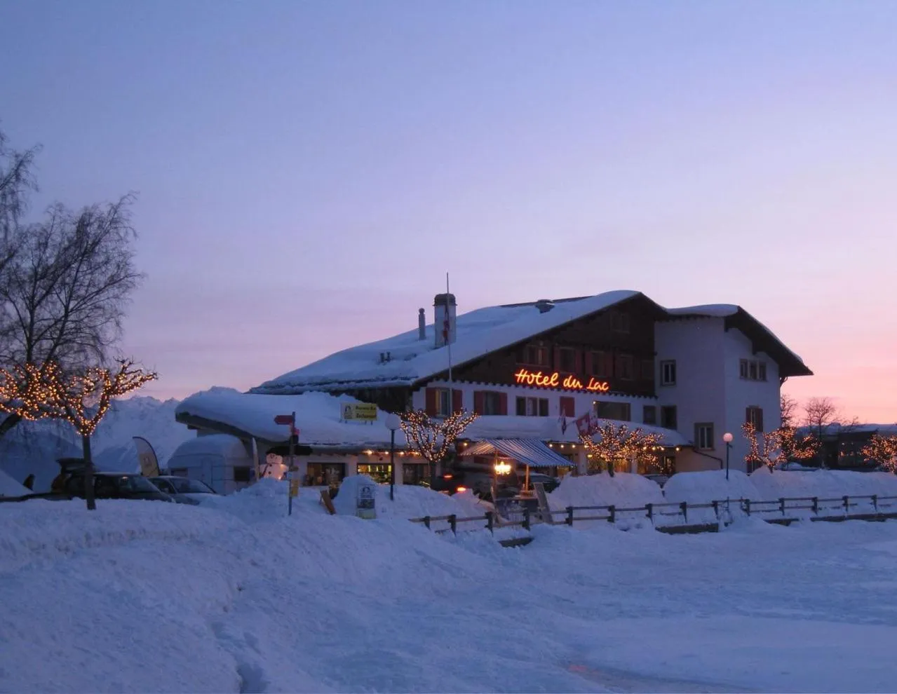 Property building in Hotel du Lac
