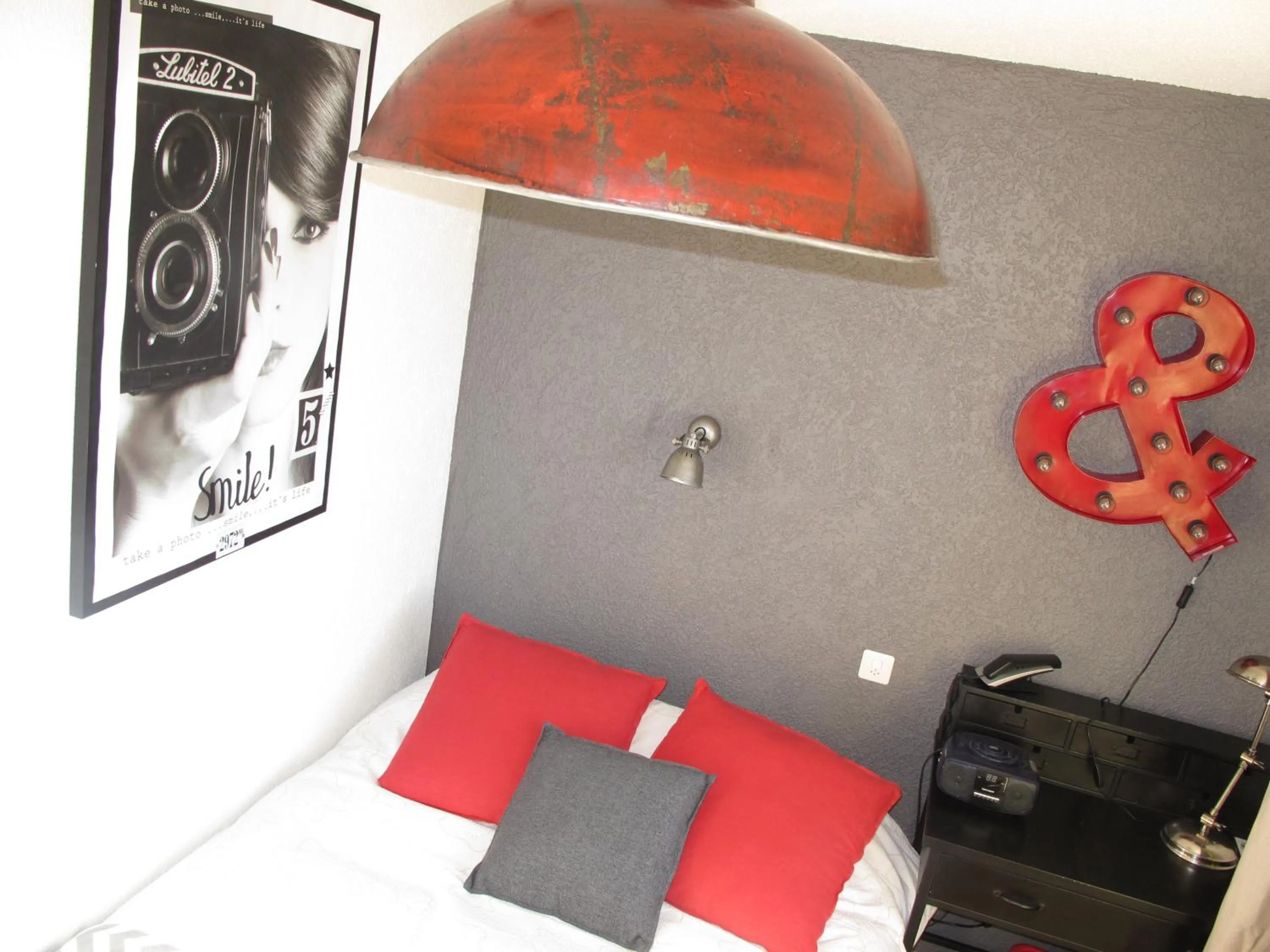 Decorative detail, Bed in Hotel du Lac