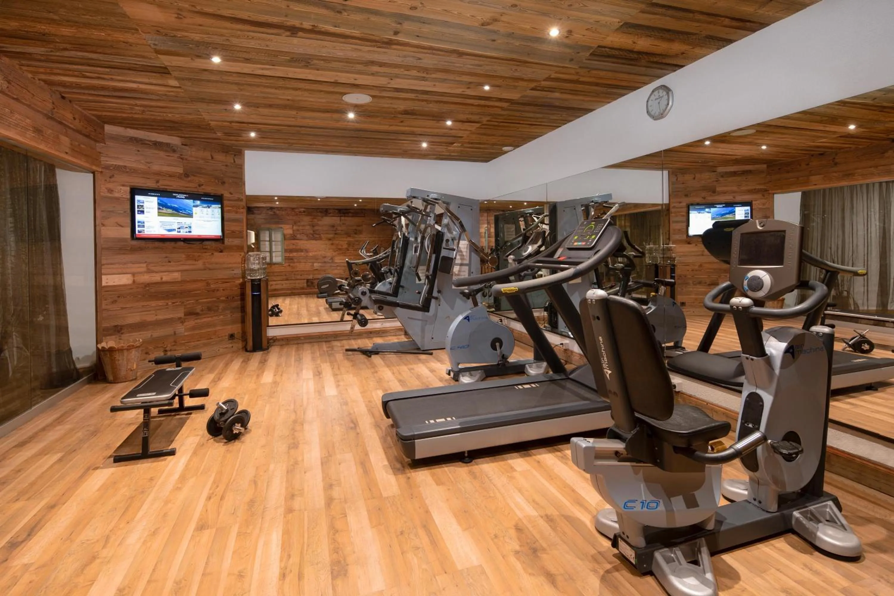 Spa and wellness centre/facilities in Hostellerie du Pas de l'Ours "Relais et Châteaux"