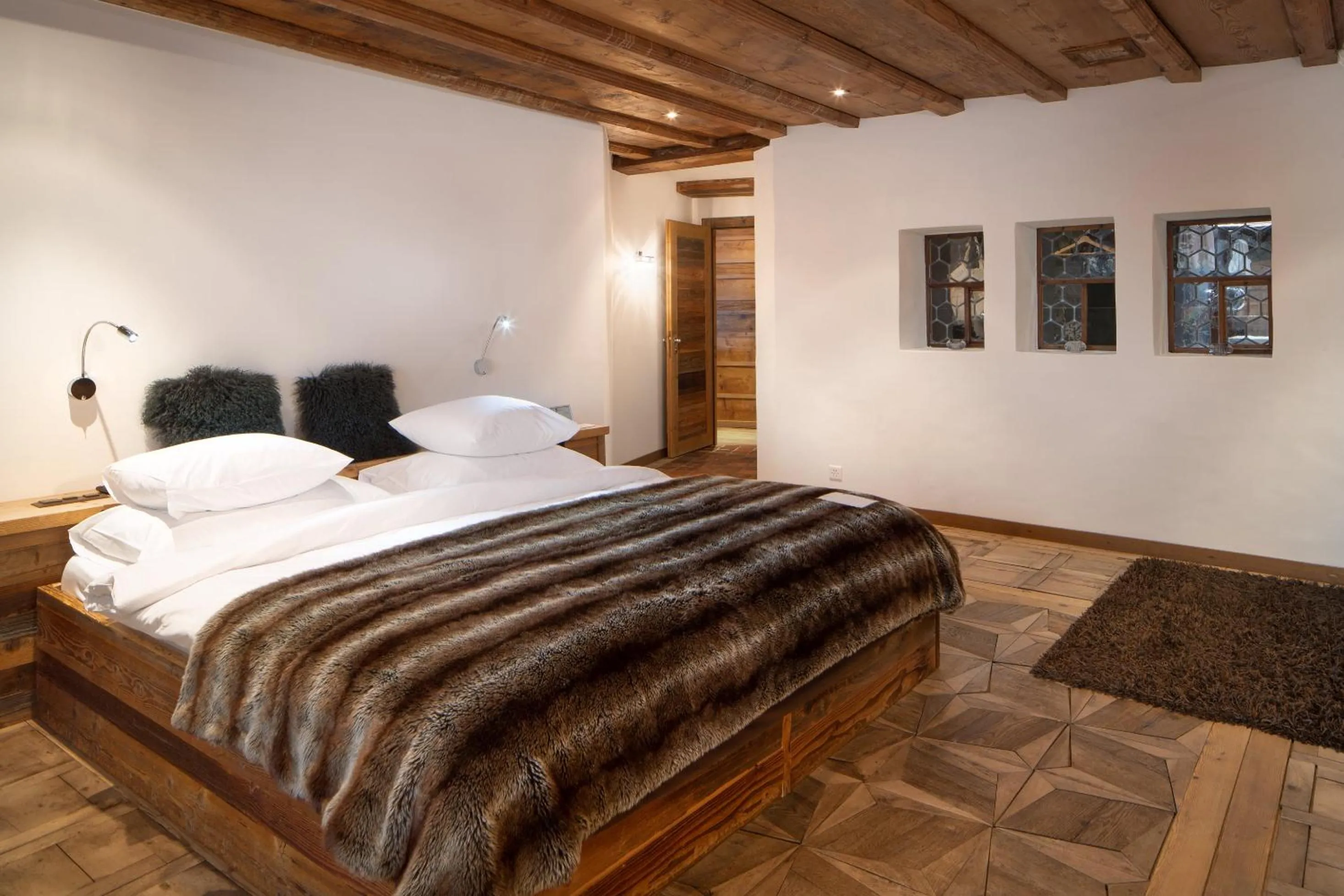 Bed in Hostellerie du Pas de l'Ours "Relais et Châteaux"