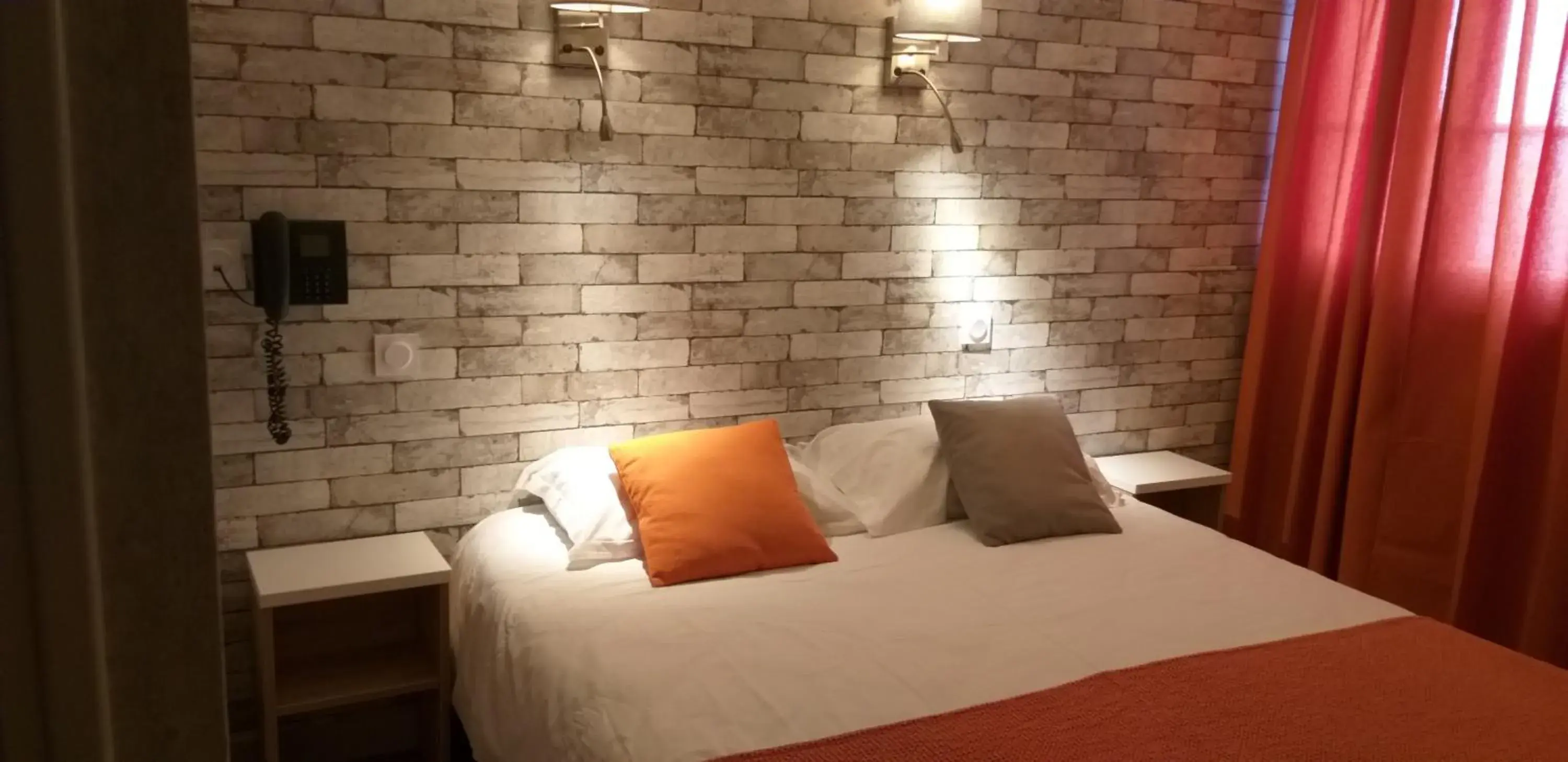 Double Room in Logis Hotel Bellevue Double Room in Logis Hotel Bellevue