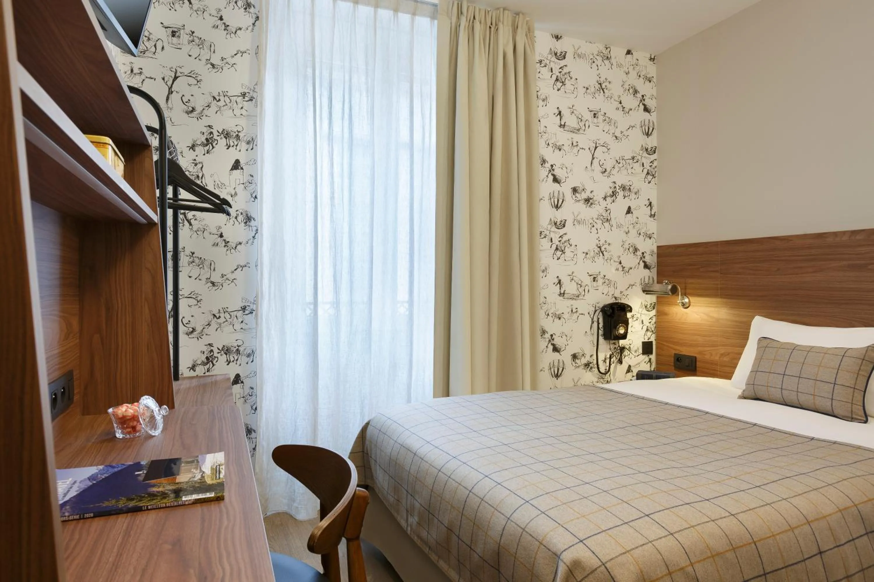 Bed in Maison Barbillon Grenoble - Centre Gare