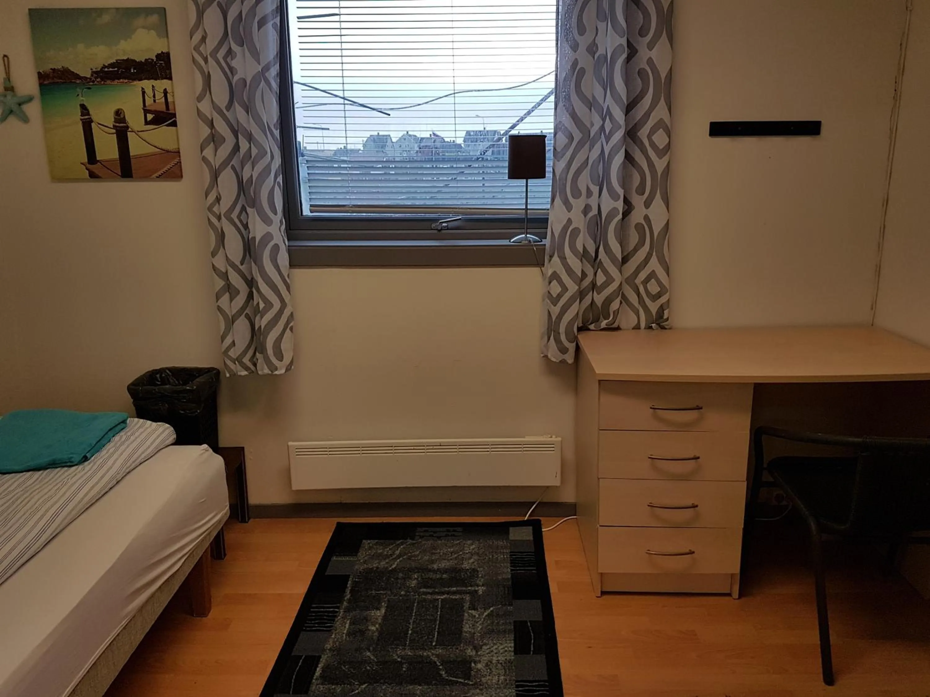 Photo of the whole room, Bed in Wilhelmsen Romutleie