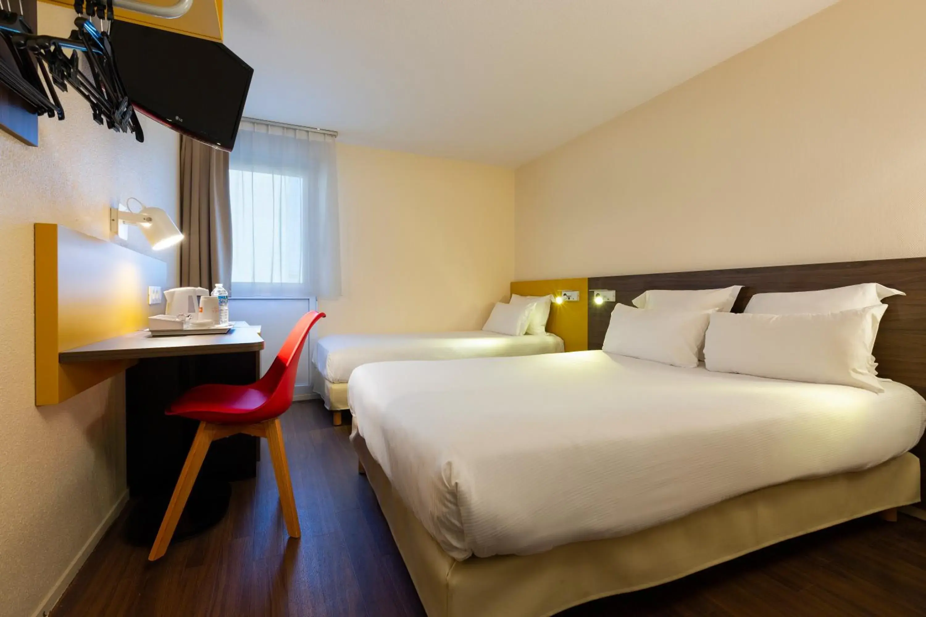 Triple Room with Double bed and Single Bed in Comfort Hotel Lille Lomme Triple Room with Double bed and Single Bed in Comfort Hotel Lille Lomme