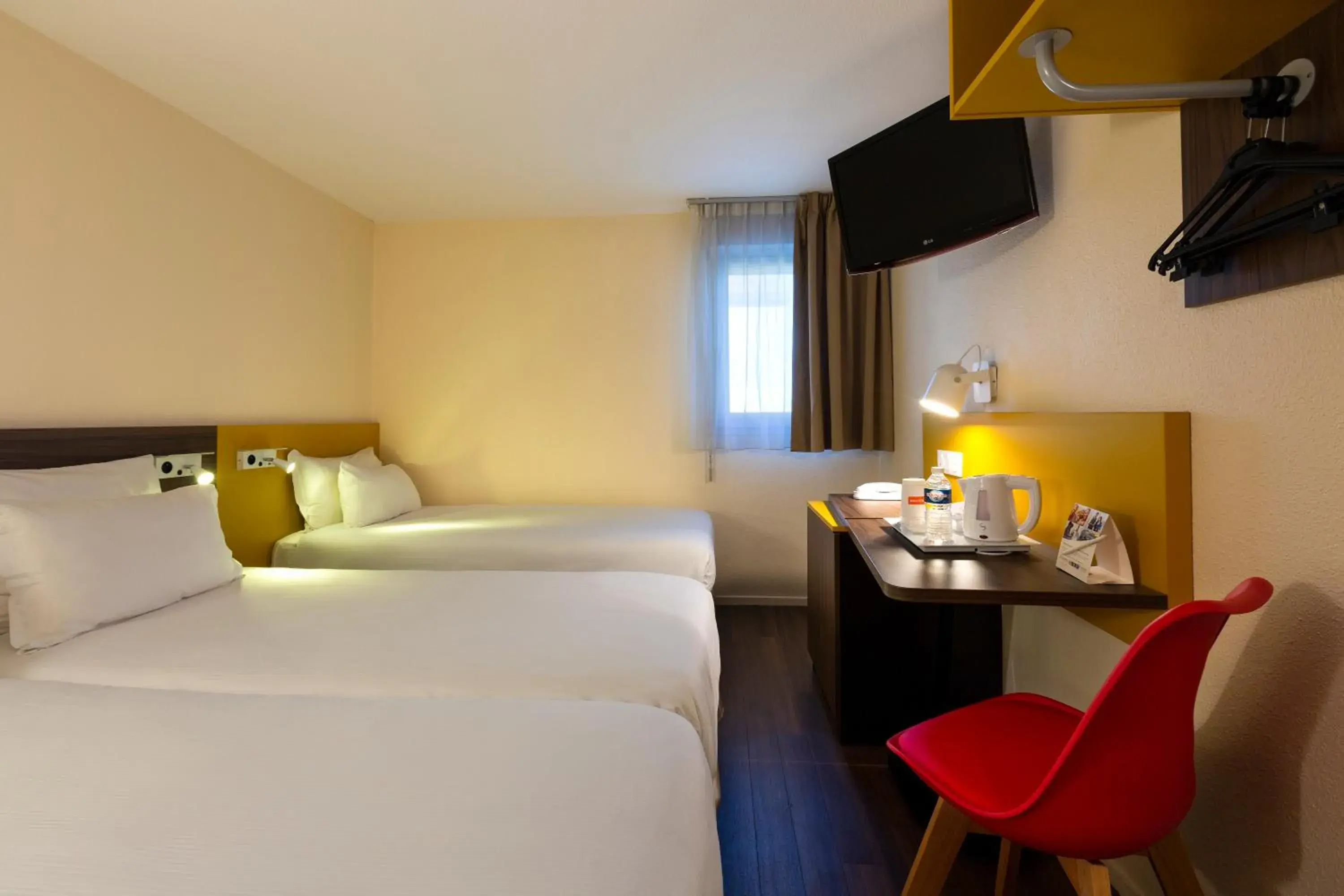 Photo of the whole room, Bed in Comfort Hotel Lille Lomme Photo of the whole room, Bed in Comfort Hotel Lille Lomme