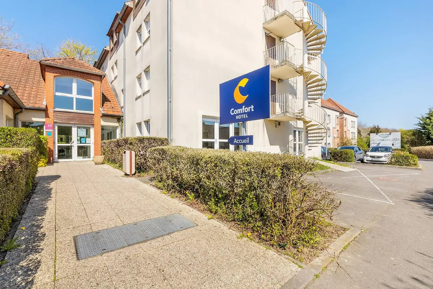 Property building in Comfort Hotel Lille Lomme Property building in Comfort Hotel Lille Lomme