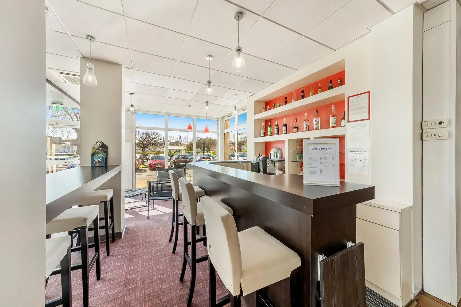 Lounge or bar in Comfort Hotel Montlucon Lounge or bar in Comfort Hotel Montlucon