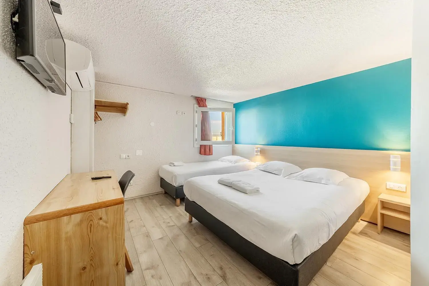 Bedroom, Bed in Comfort Hotel Montlucon Bedroom, Bed in Comfort Hotel Montlucon