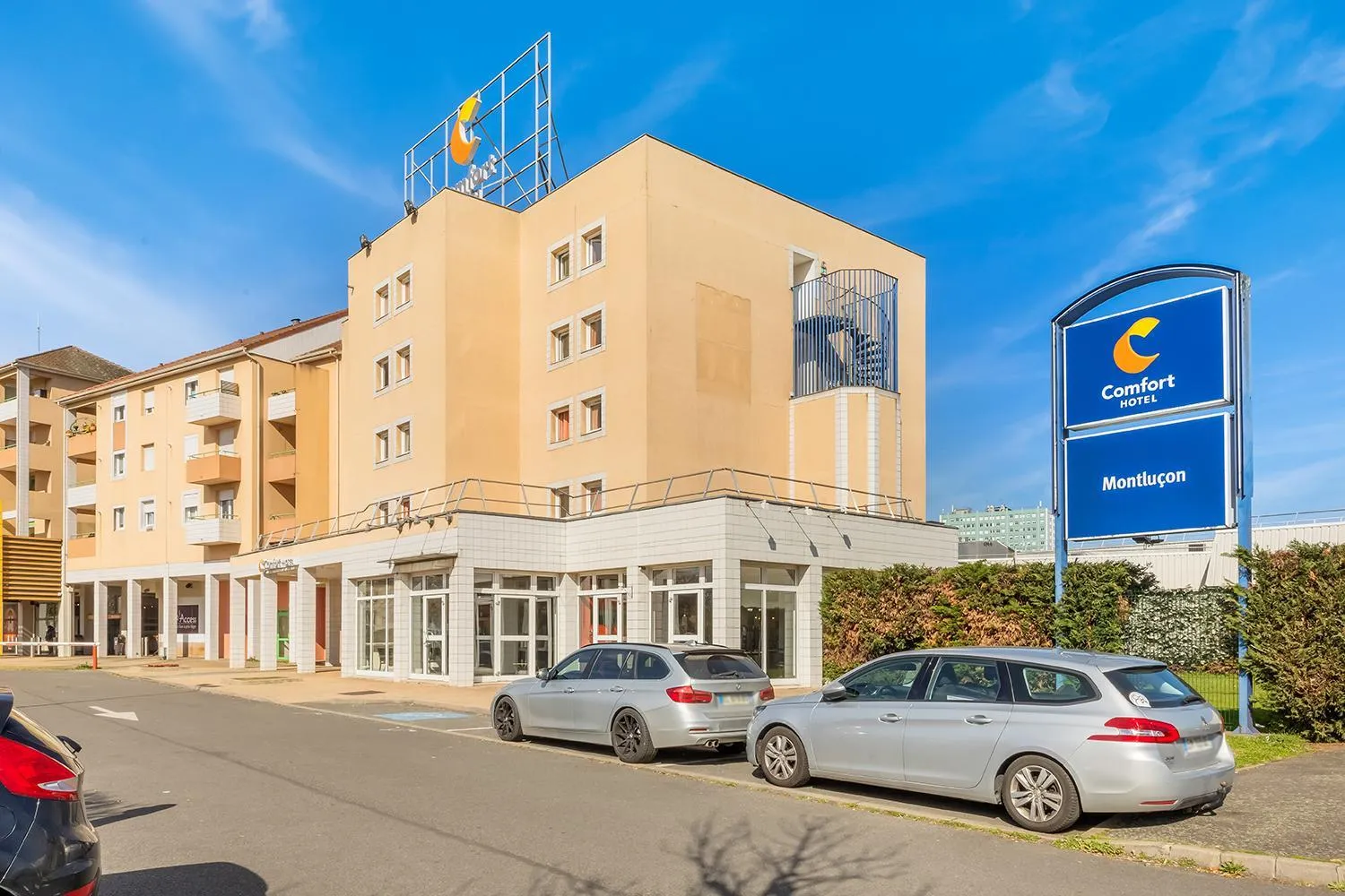 Property building in Comfort Hotel Montlucon