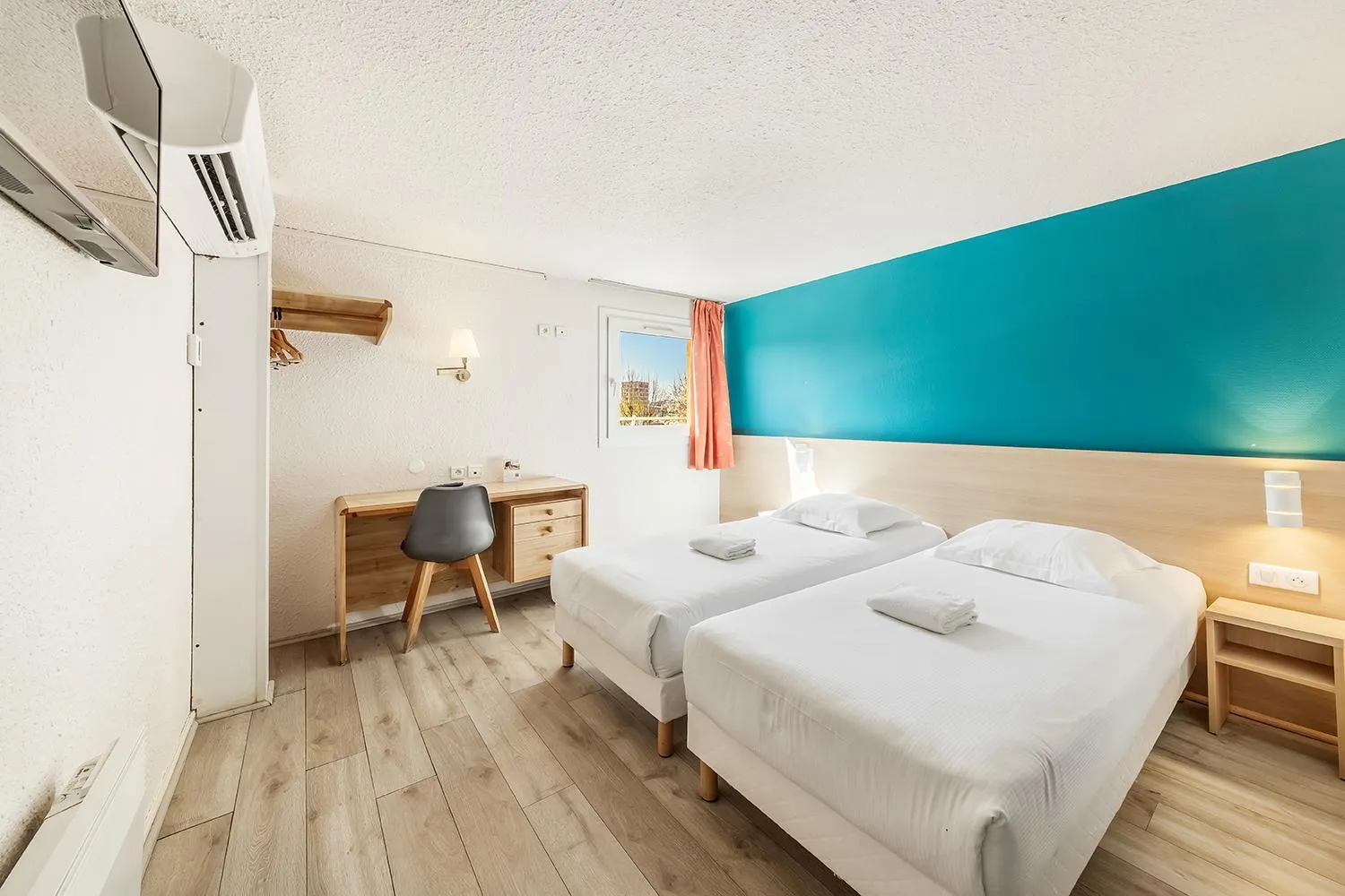 Bedroom, Bed in Comfort Hotel Montlucon