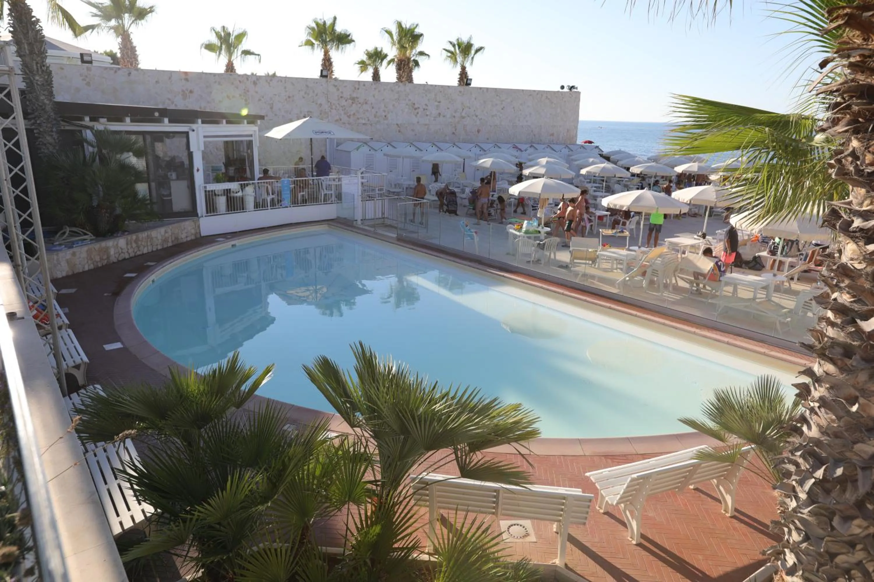 Swimming pool in Hotel Lafayette