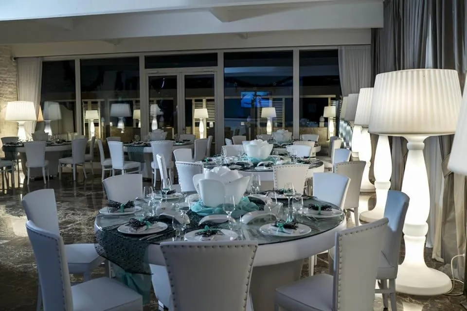 Restaurant/places to eat in Hotel Lafayette