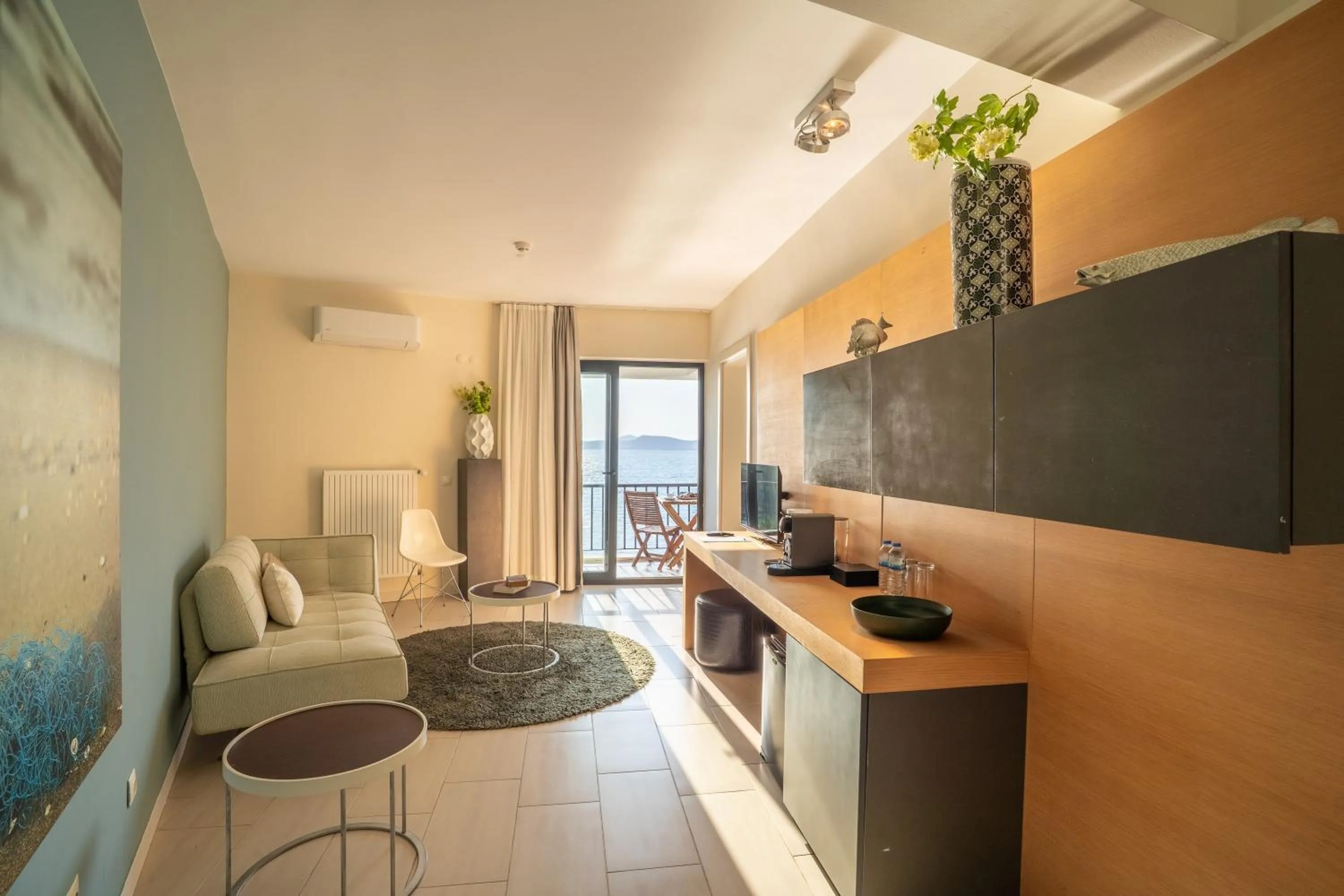 Living room in Med-Inn Hotel