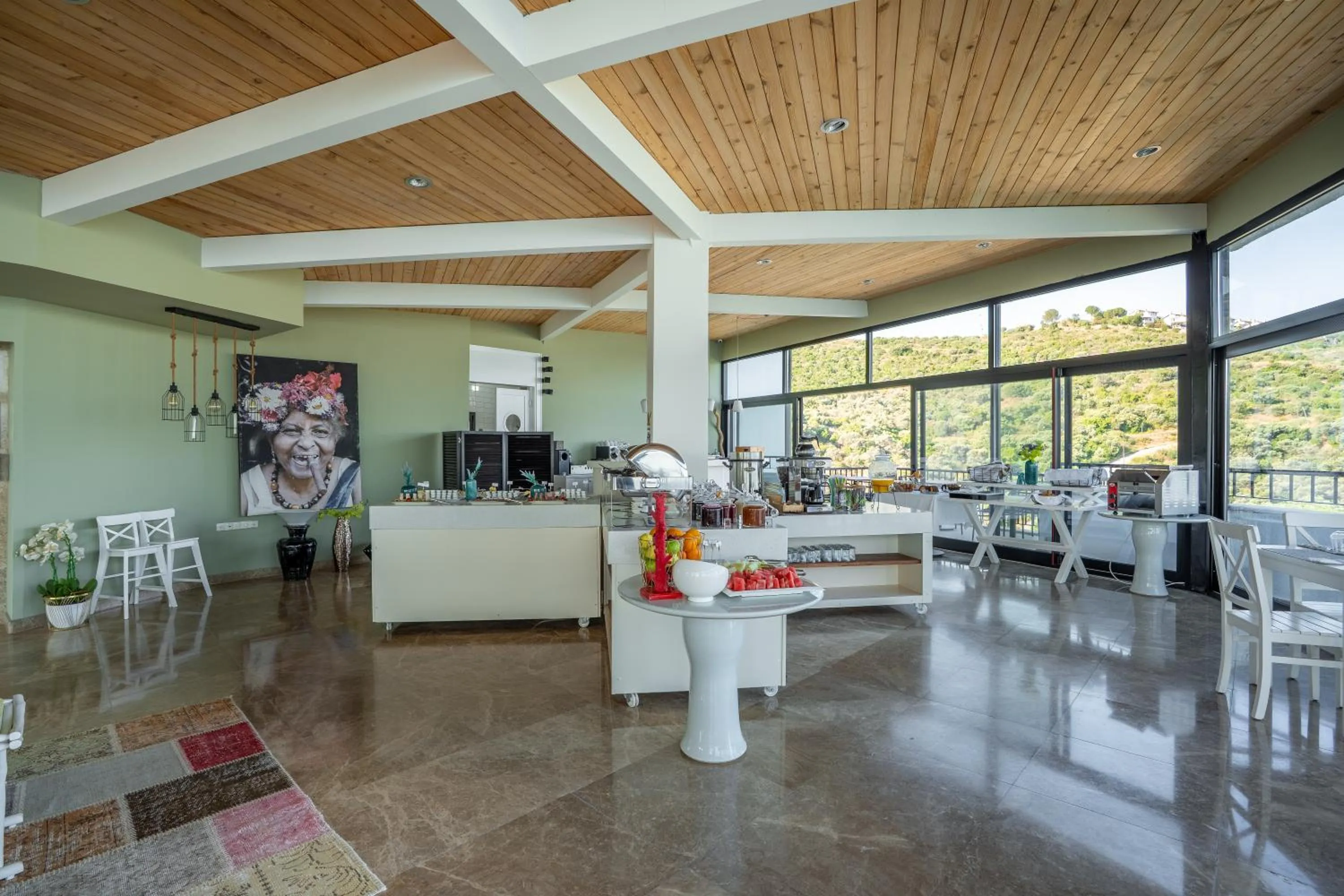 Food and drinks in Med-Inn Hotel