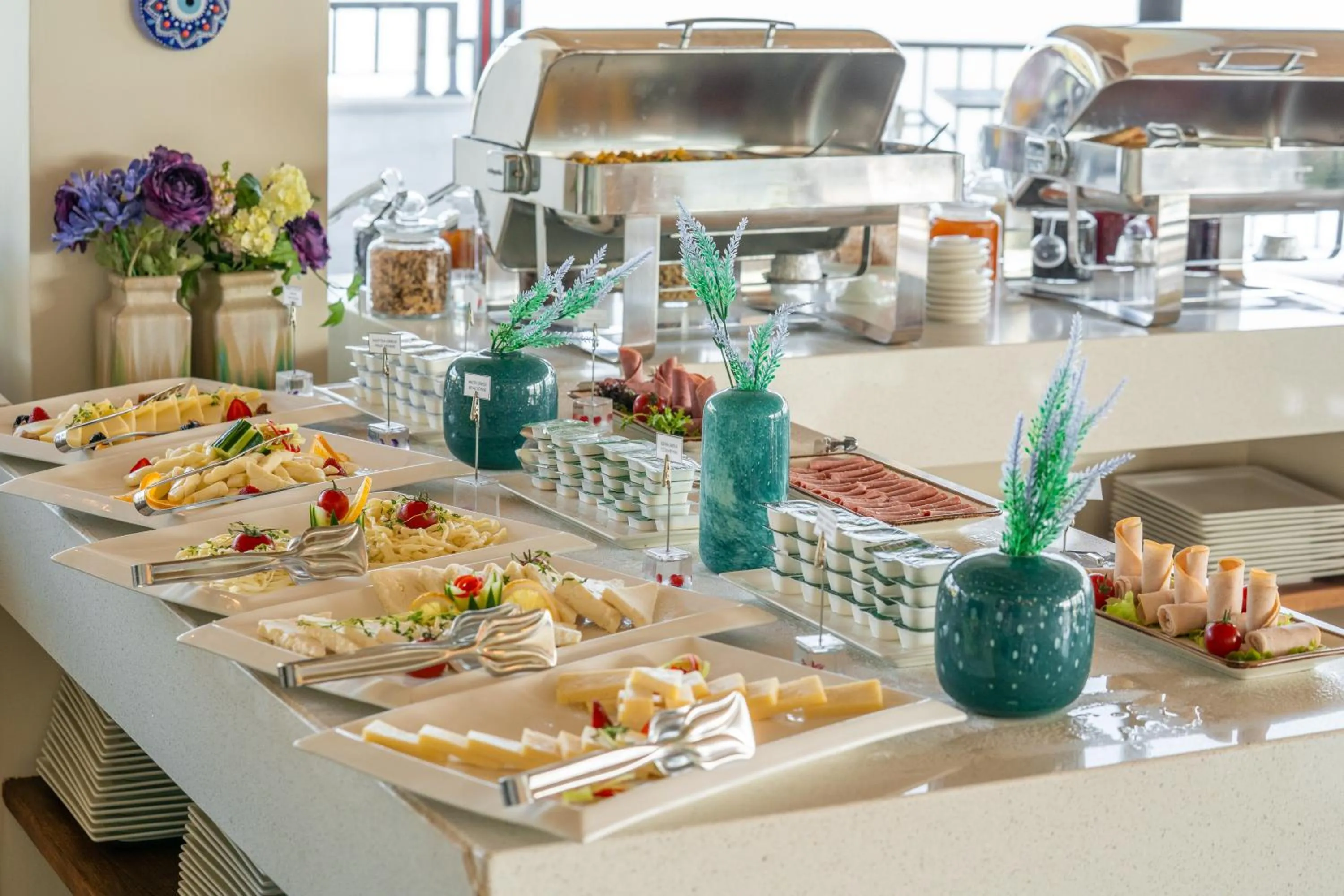 Restaurant/places to eat in Med-Inn Hotel